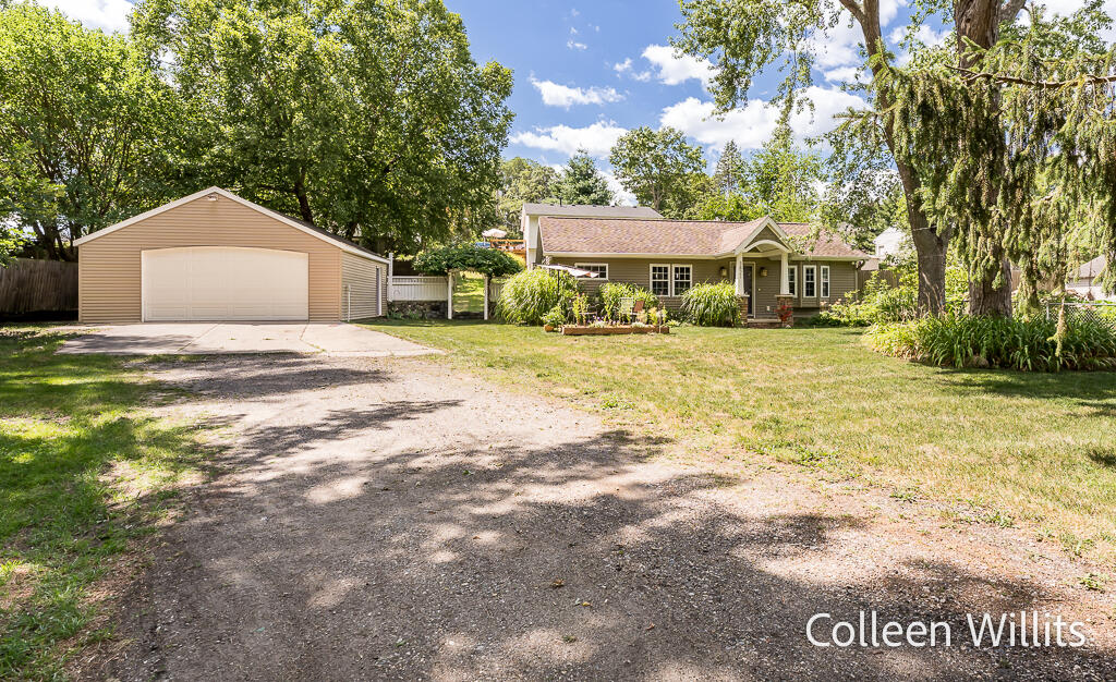 3821 Balsam Avenue NE Grand Rapids MI 49525