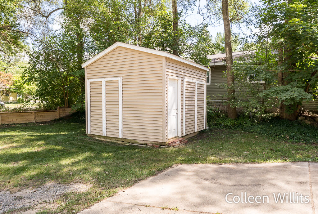 3821 Balsam Avenue NE Grand Rapids MI 49525