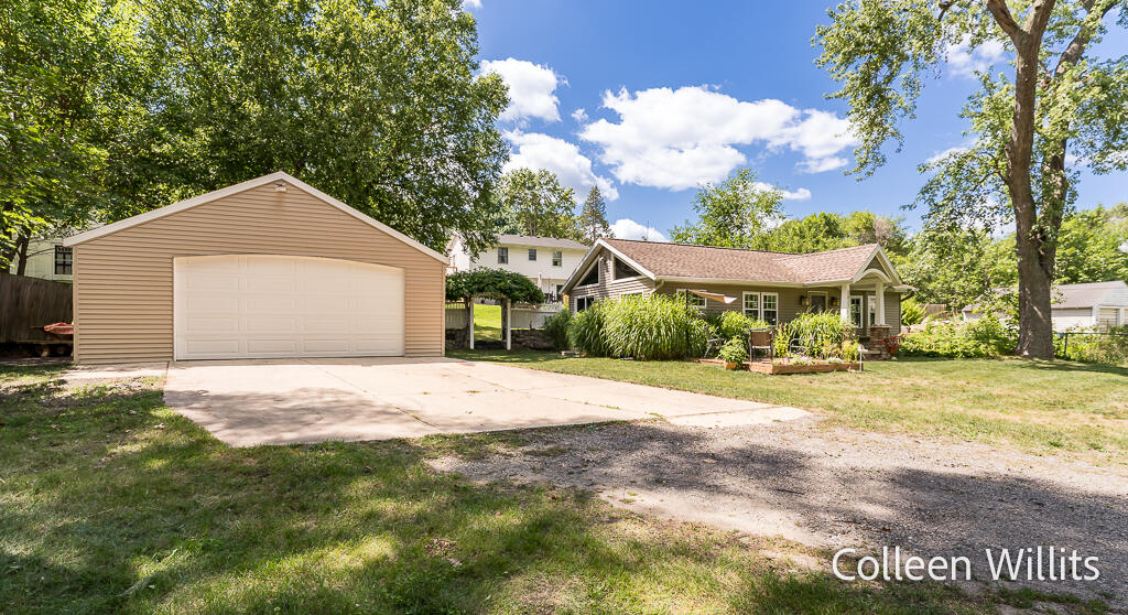 3821 Balsam Avenue NE Grand Rapids MI 49525