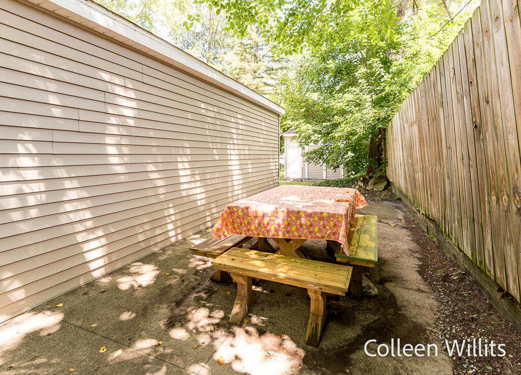 3821 Balsam Avenue NE Grand Rapids MI 49525