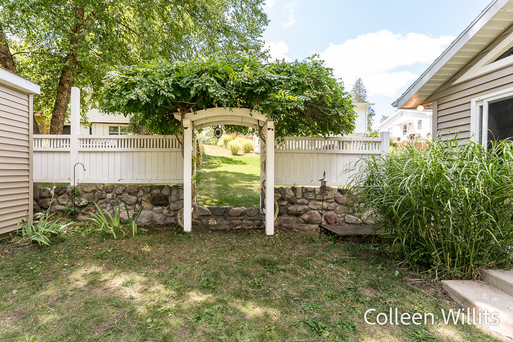 3821 Balsam Avenue NE Grand Rapids MI 49525