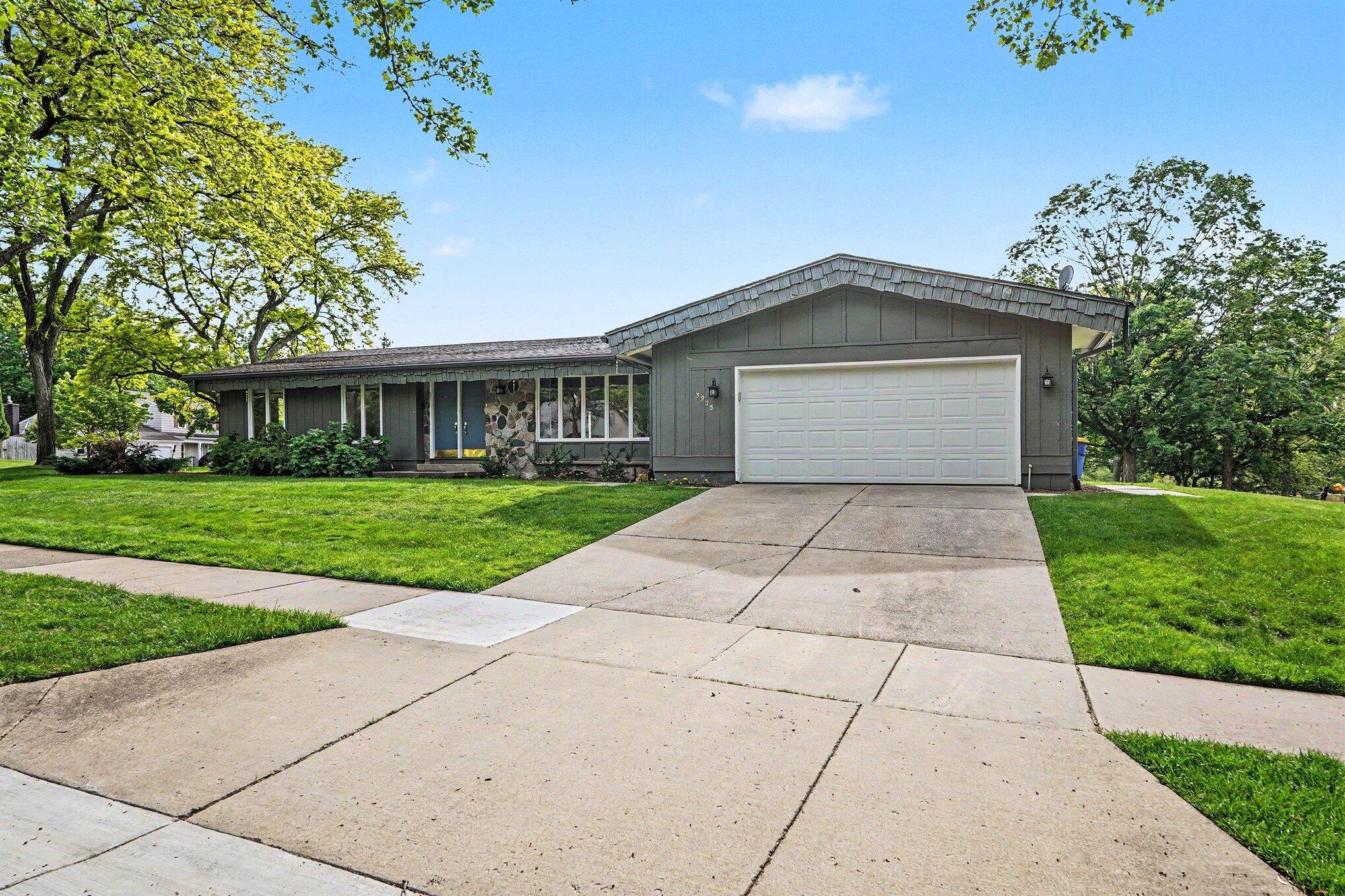 3925 Chamberlain Avenue SE Grand Rapids MI 49508