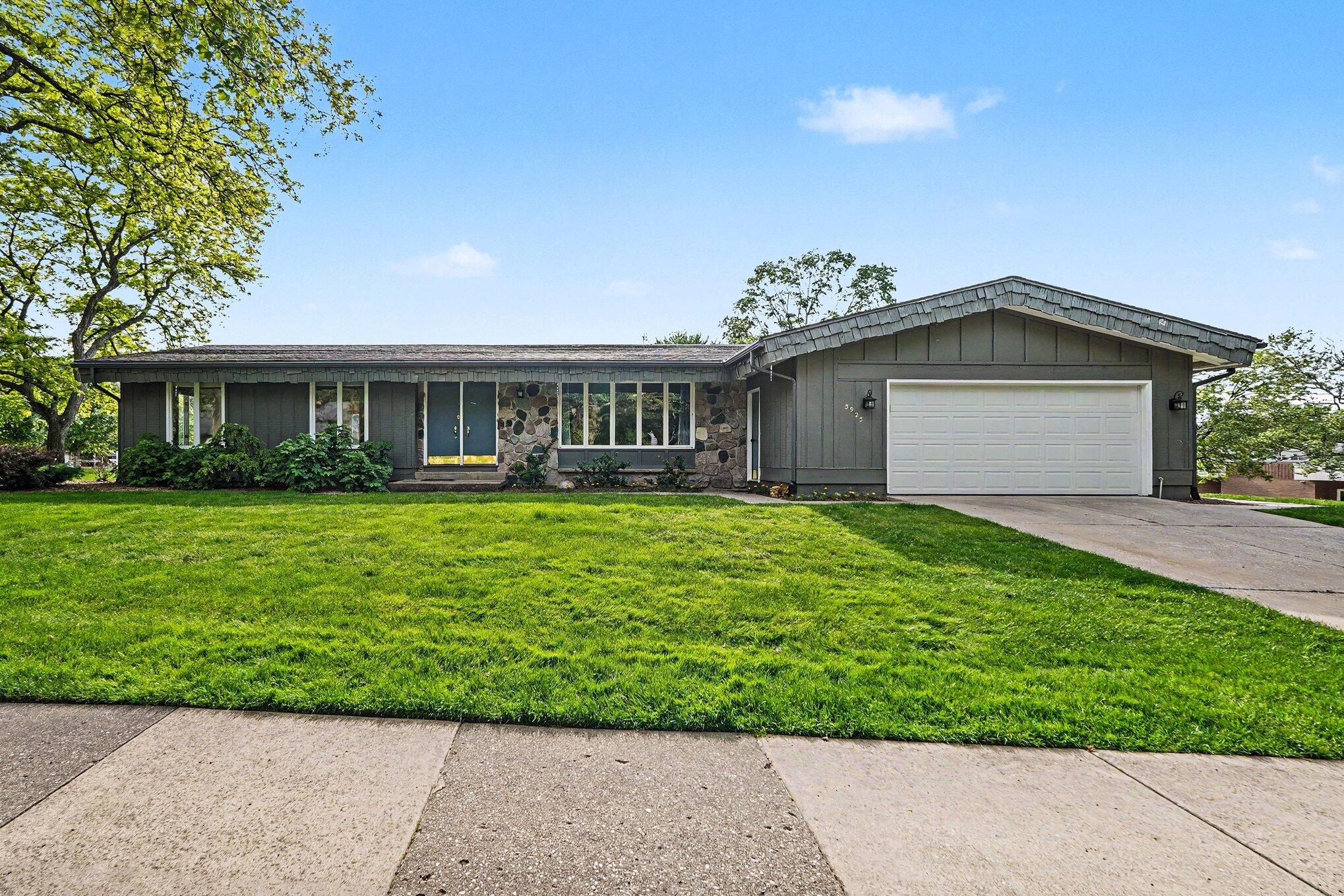 3925 Chamberlain Avenue SE Grand Rapids MI 49508