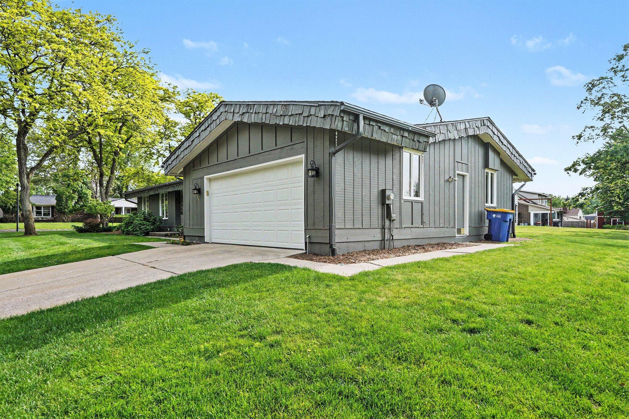 3925 Chamberlain Avenue SE Grand Rapids MI 49508