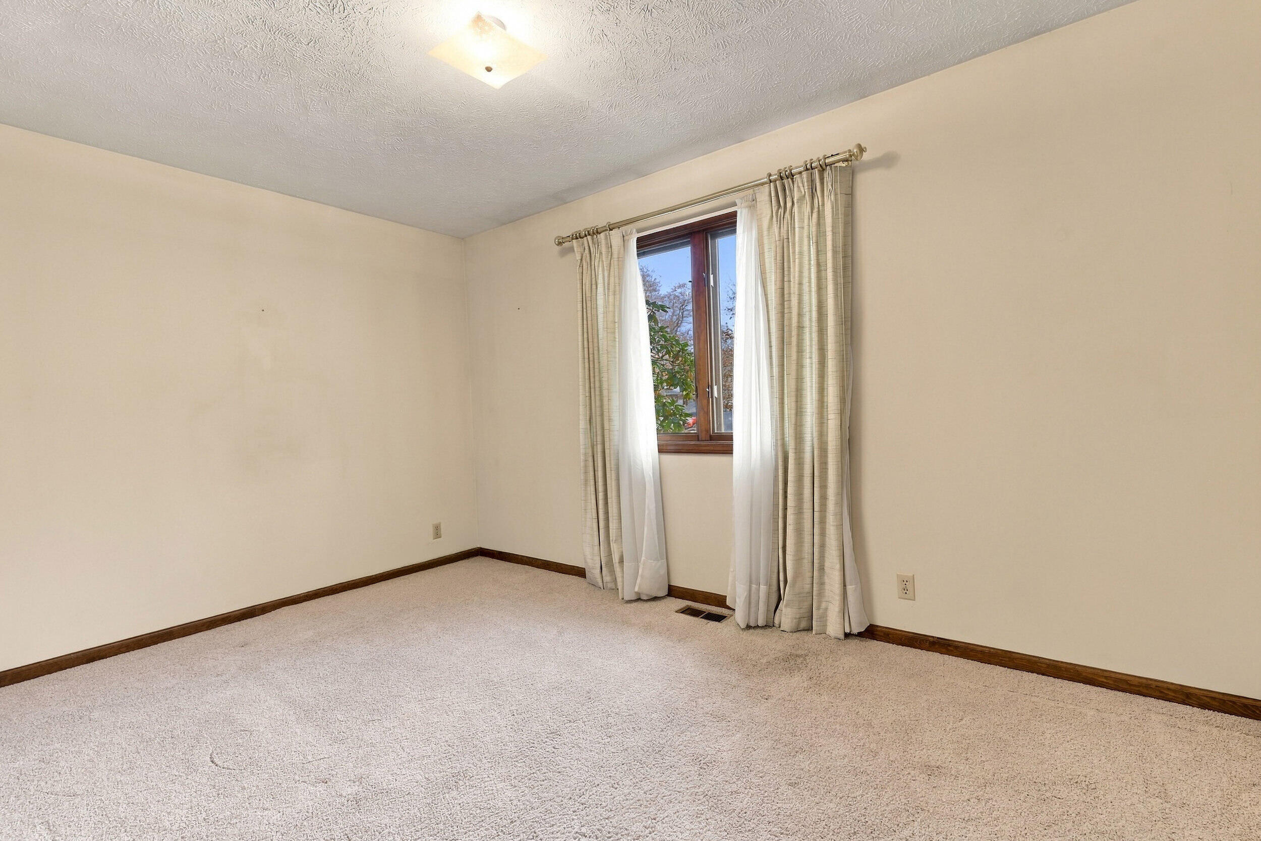 12926 N Bellwood Drive Holland MI 49424