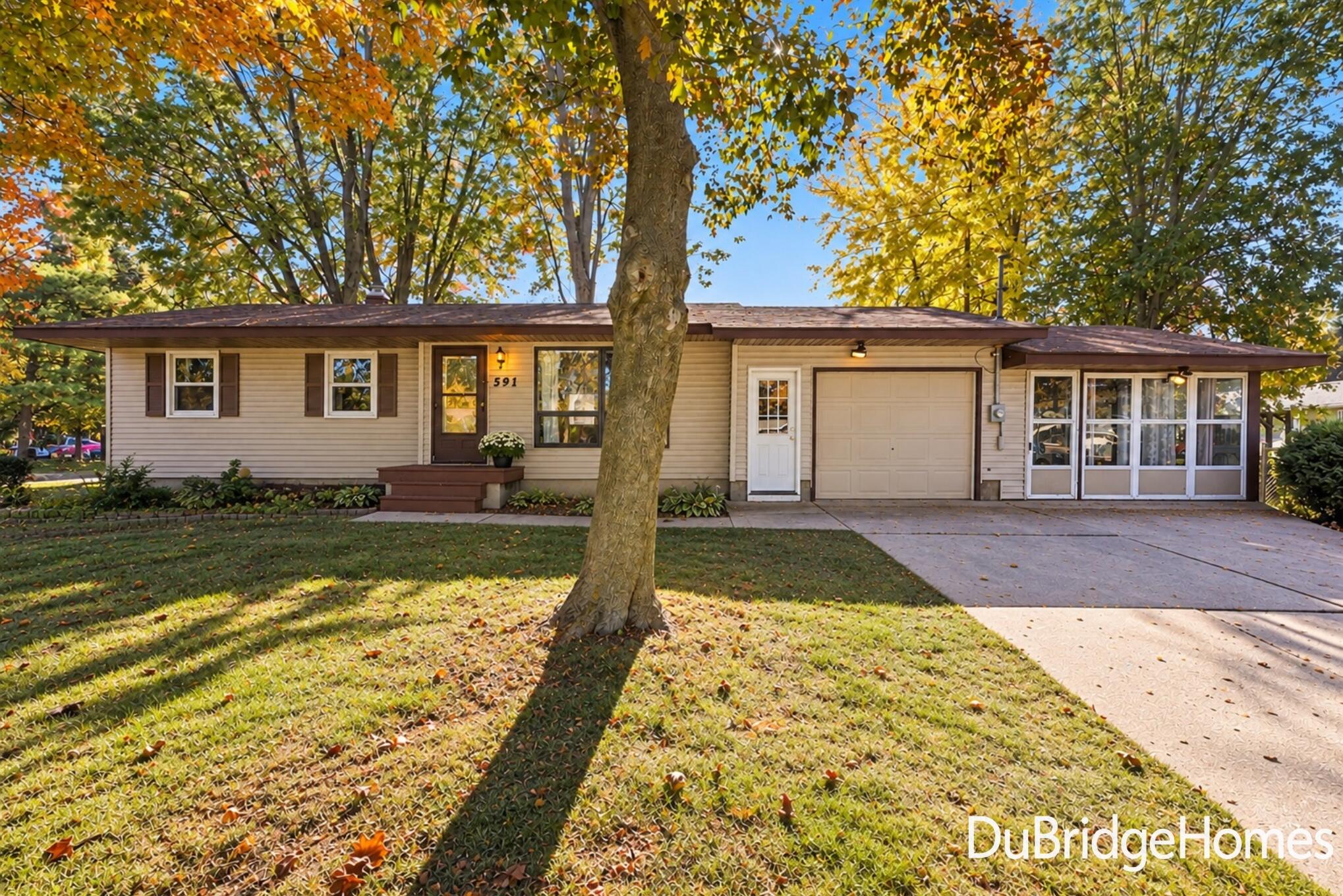 591 Fairway Drive NW Grand Rapids MI 49534