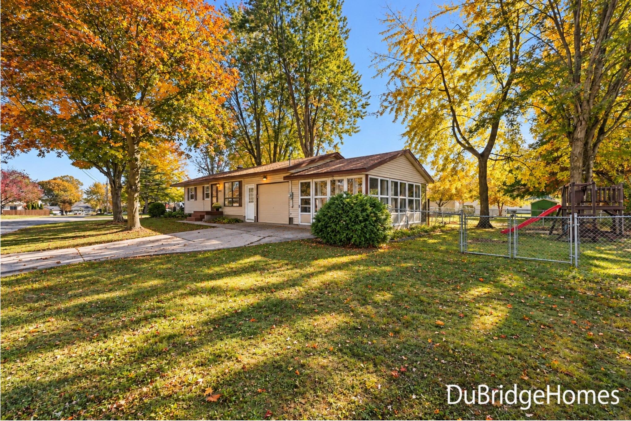591 Fairway Drive NW Grand Rapids MI 49534
