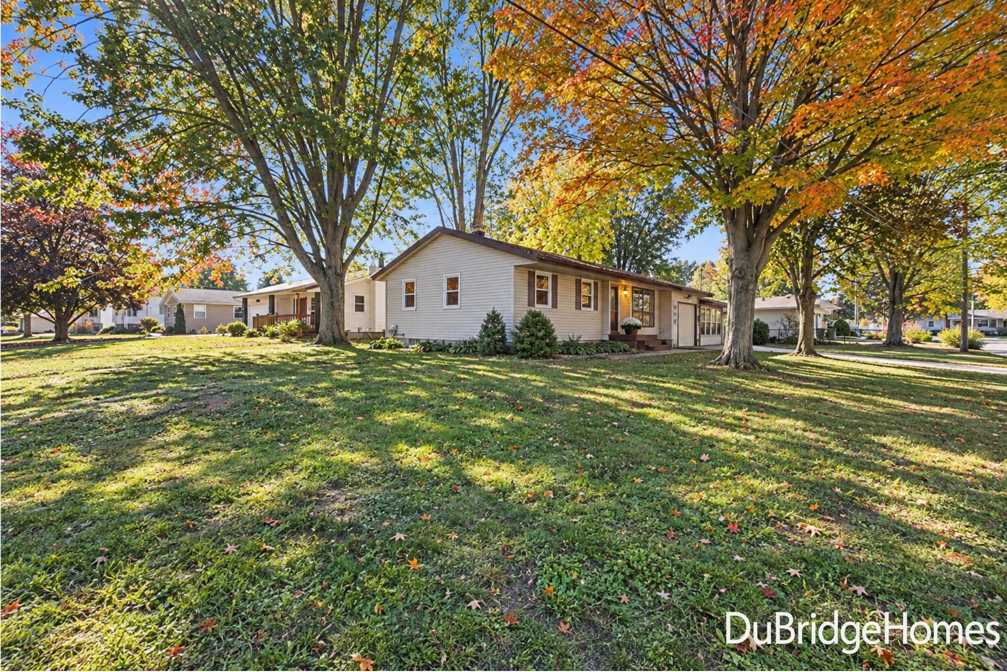 591 Fairway Drive NW Grand Rapids MI 49534