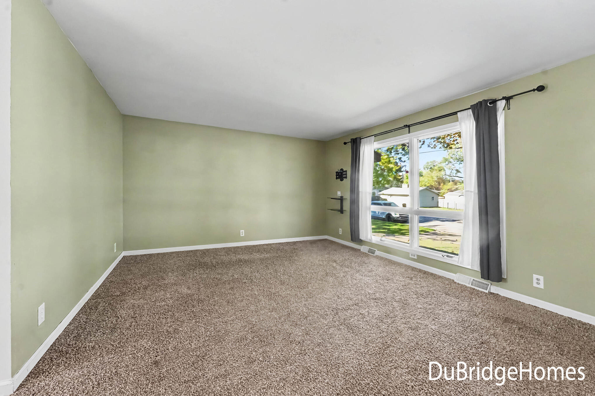 591 Fairway Drive NW Grand Rapids MI 49534