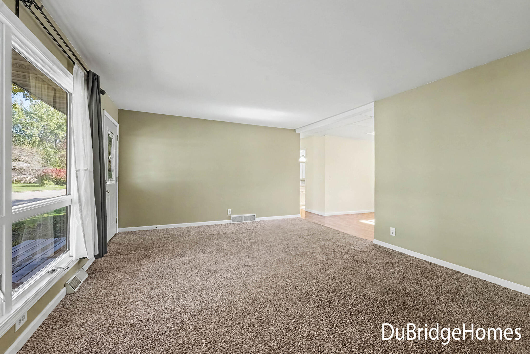 591 Fairway Drive NW Grand Rapids MI 49534