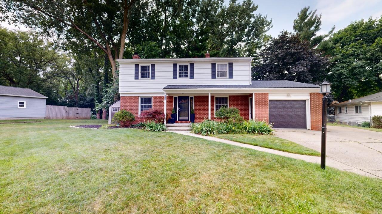 2046 Acton Road NW Grand Rapids MI 49504