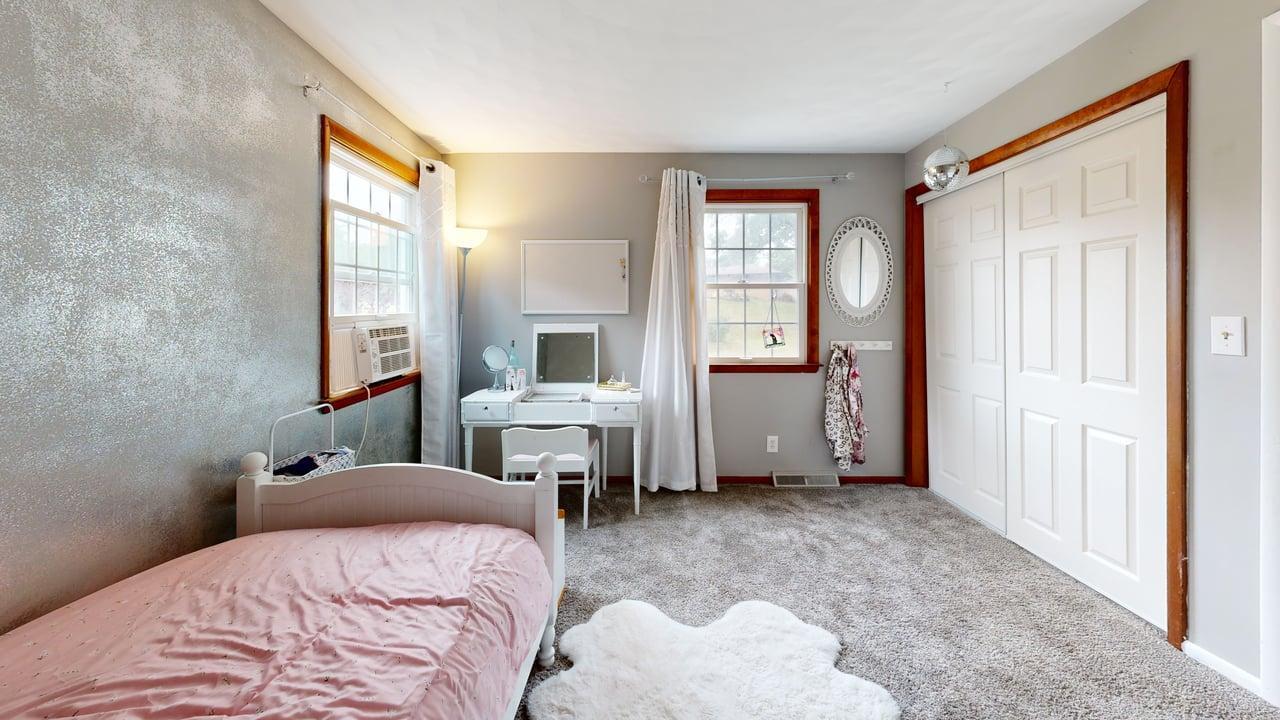 2046 Acton Road NW Grand Rapids MI 49504