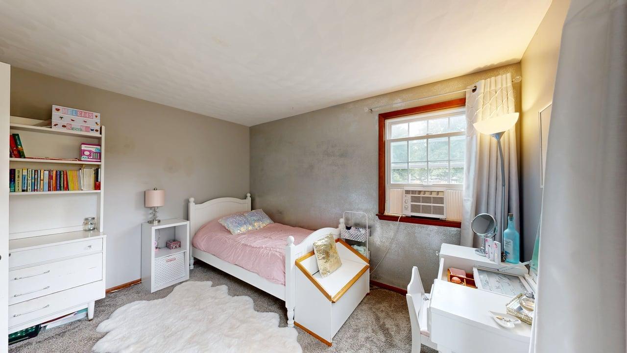 2046 Acton Road NW Grand Rapids MI 49504