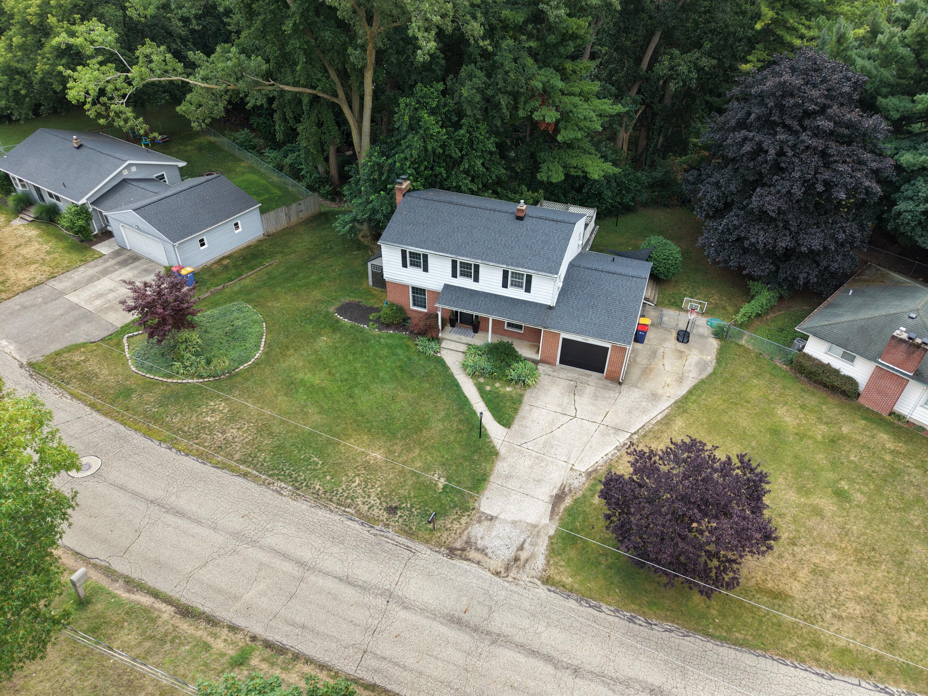 2046 Acton Road NW Grand Rapids MI 49504
