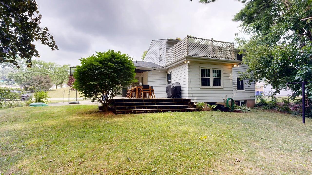 2046 Acton Road NW Grand Rapids MI 49504