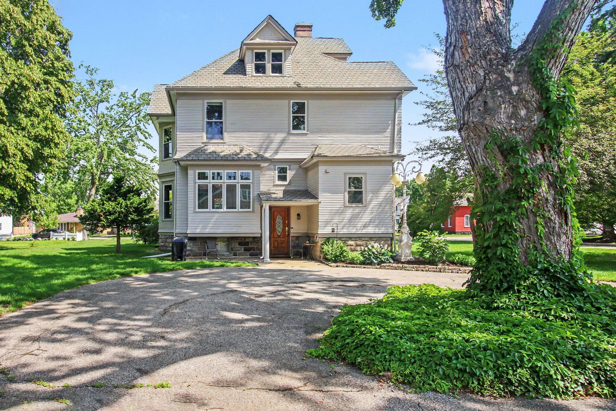 360 E Central Avenue Zeeland MI 49464