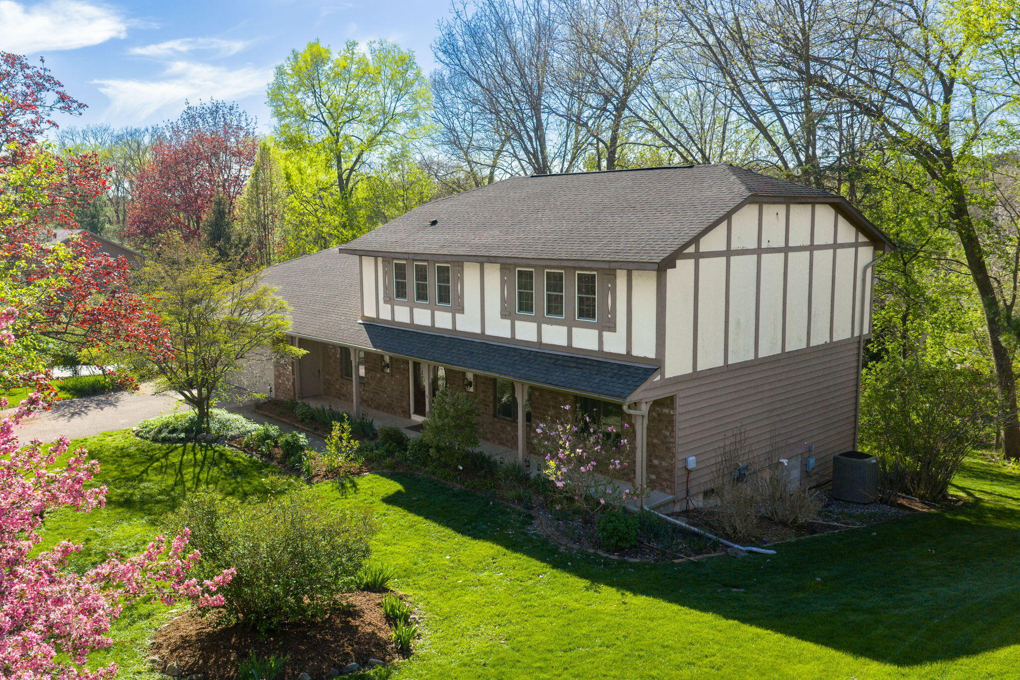 2551 Riveredge Drive SE Grand Rapids MI 49546