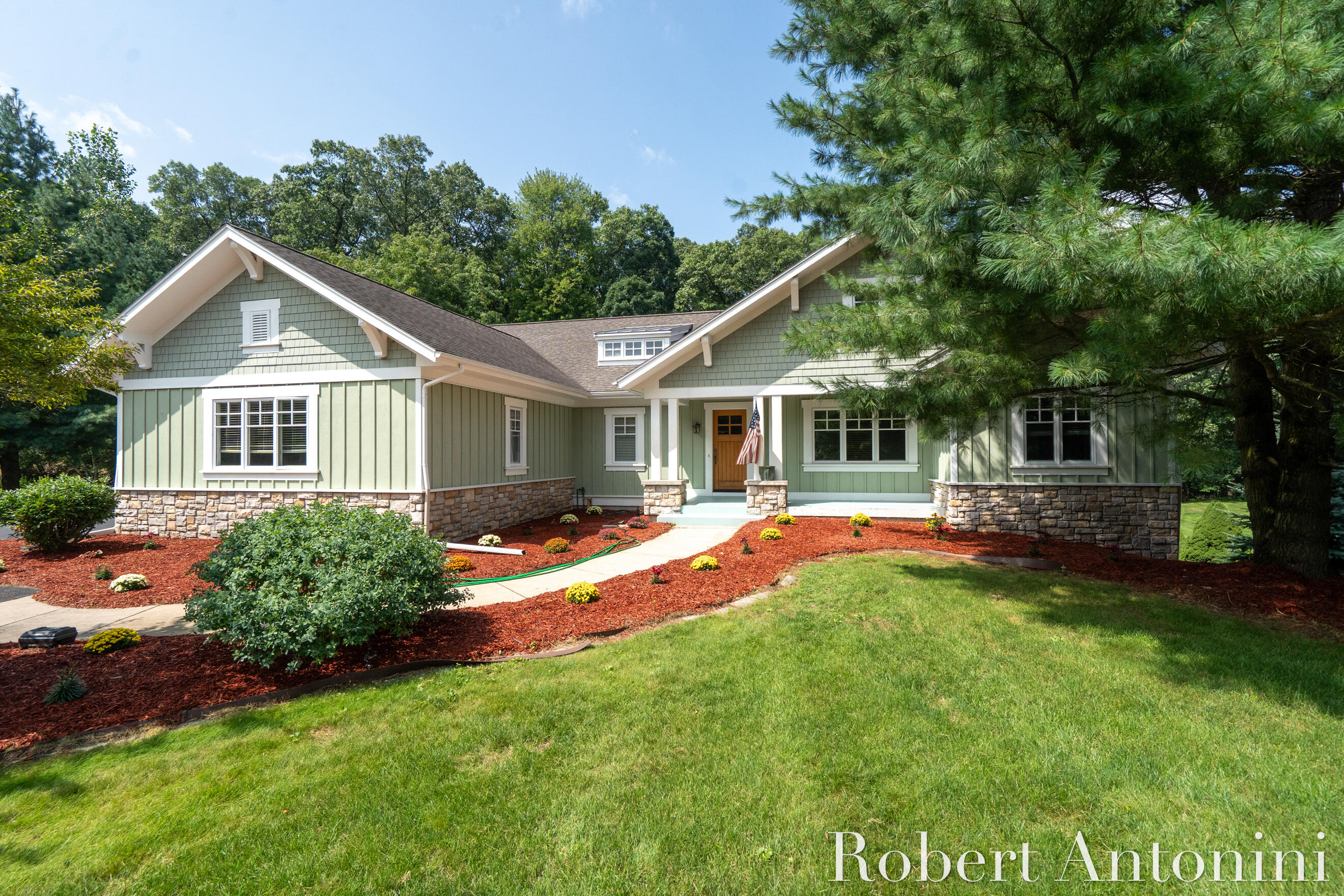 2025 Pine Nook Court NE Grand Rapids MI 49525