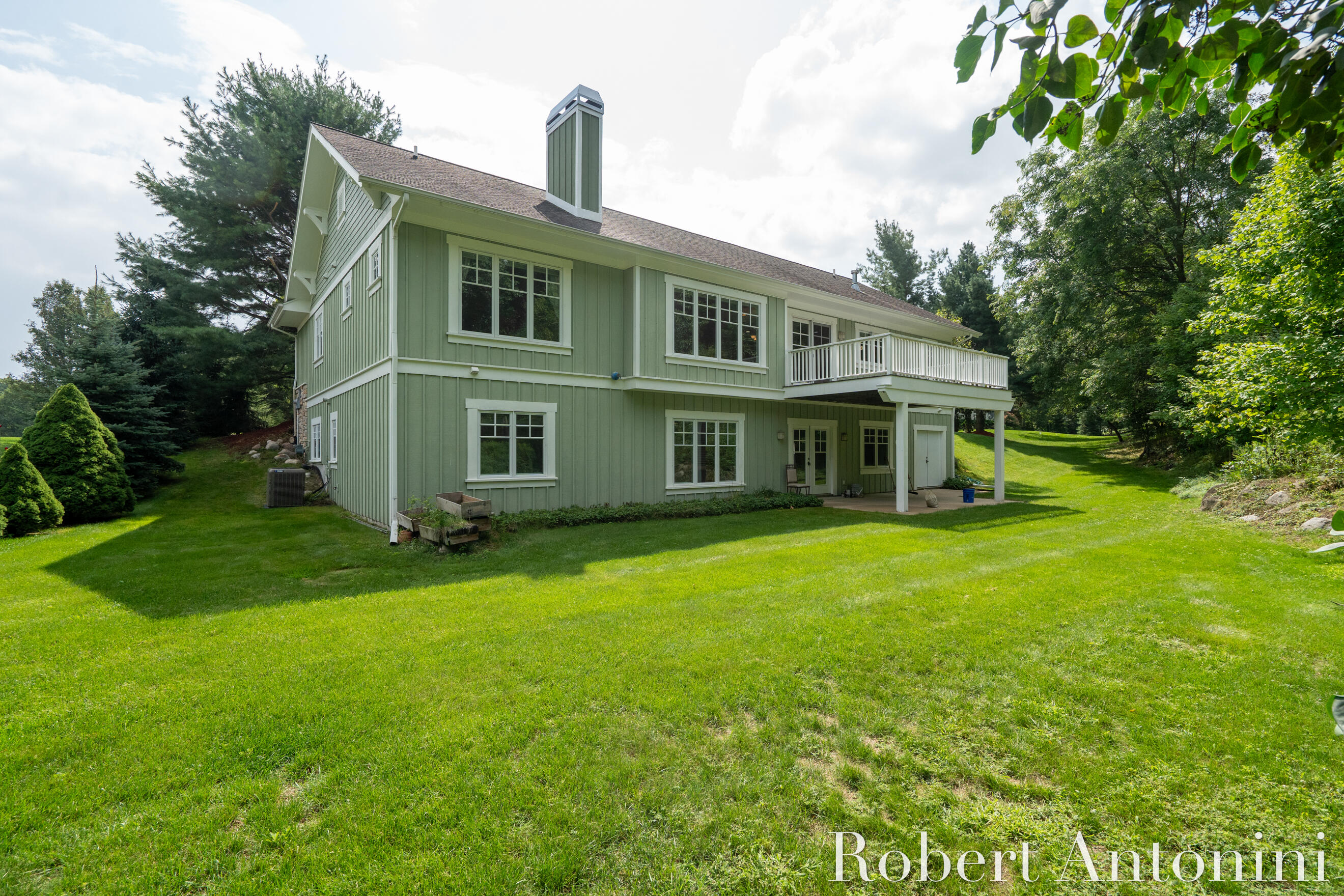 2025 Pine Nook Court NE Grand Rapids MI 49525