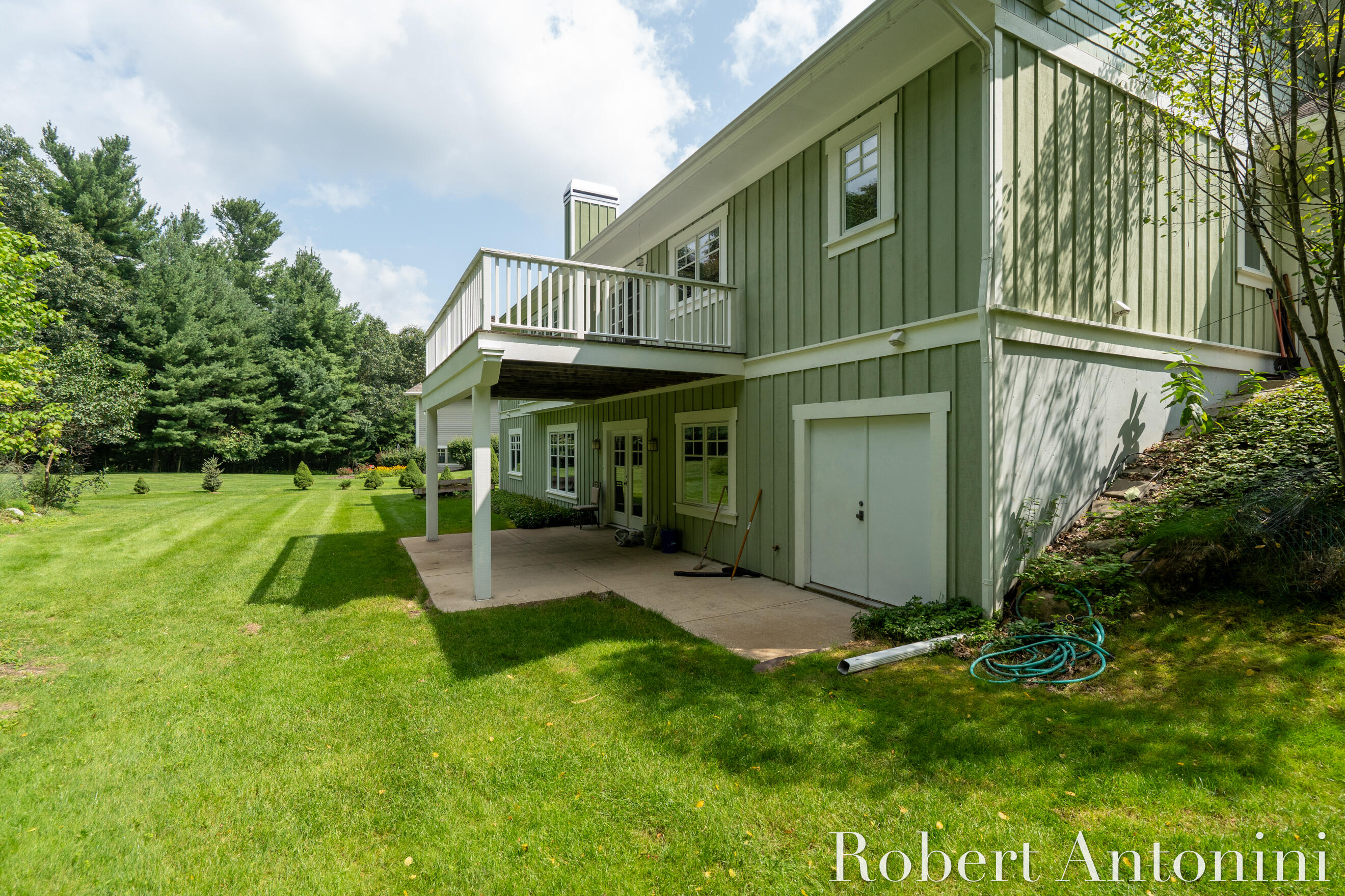 2025 Pine Nook Court NE Grand Rapids MI 49525