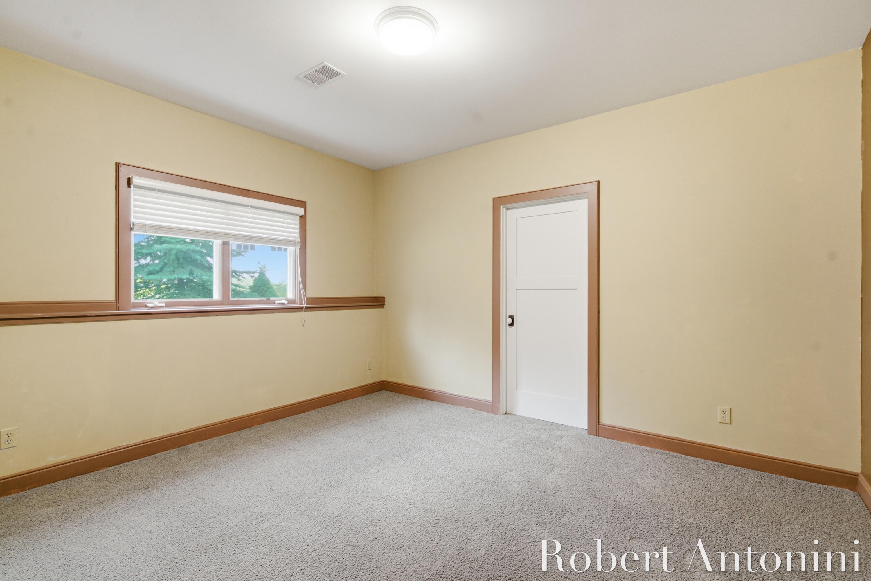 2025 Pine Nook Court NE Grand Rapids MI 49525