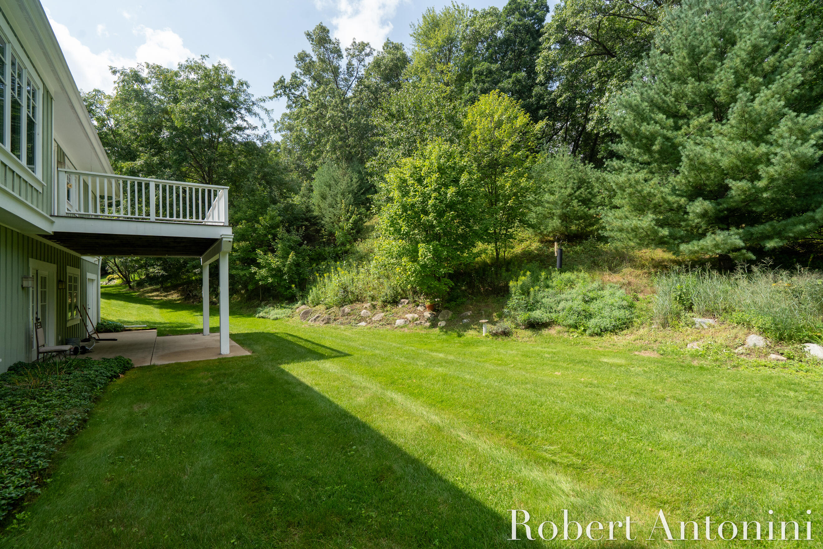 2025 Pine Nook Court NE Grand Rapids MI 49525