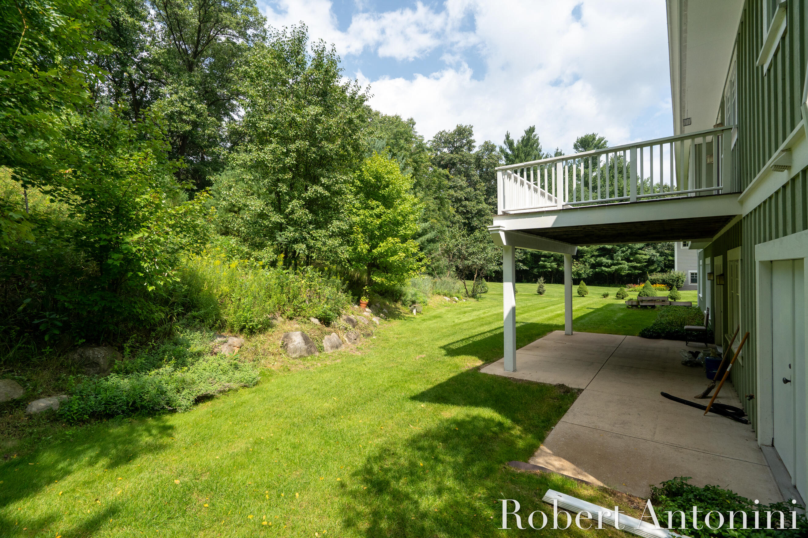 2025 Pine Nook Court NE Grand Rapids MI 49525
