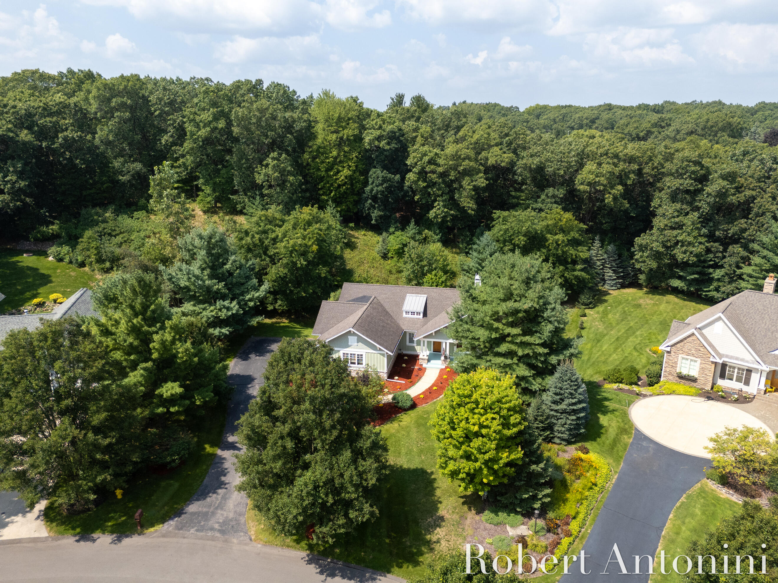2025 Pine Nook Court NE Grand Rapids MI 49525
