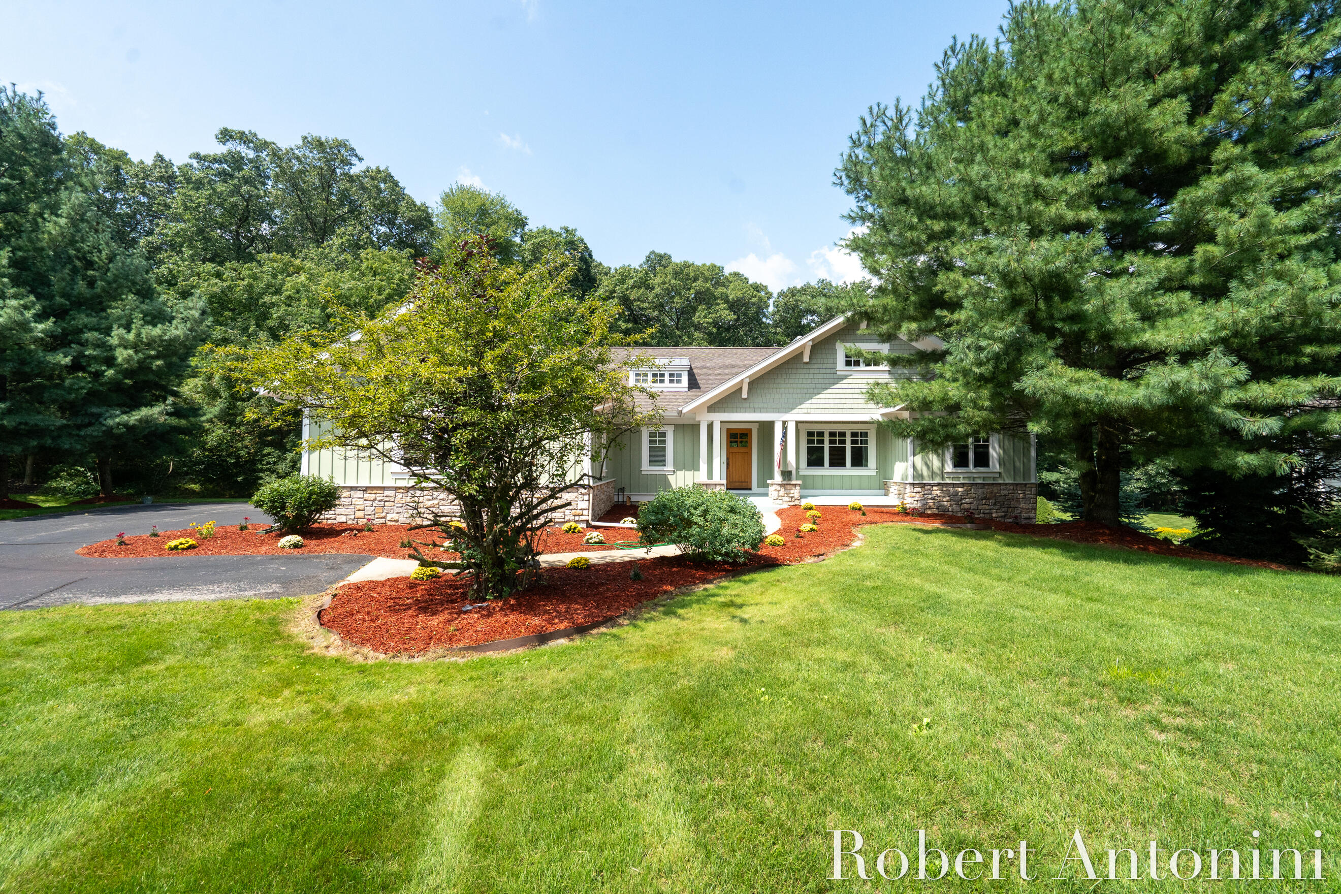 2025 Pine Nook Court NE Grand Rapids MI 49525