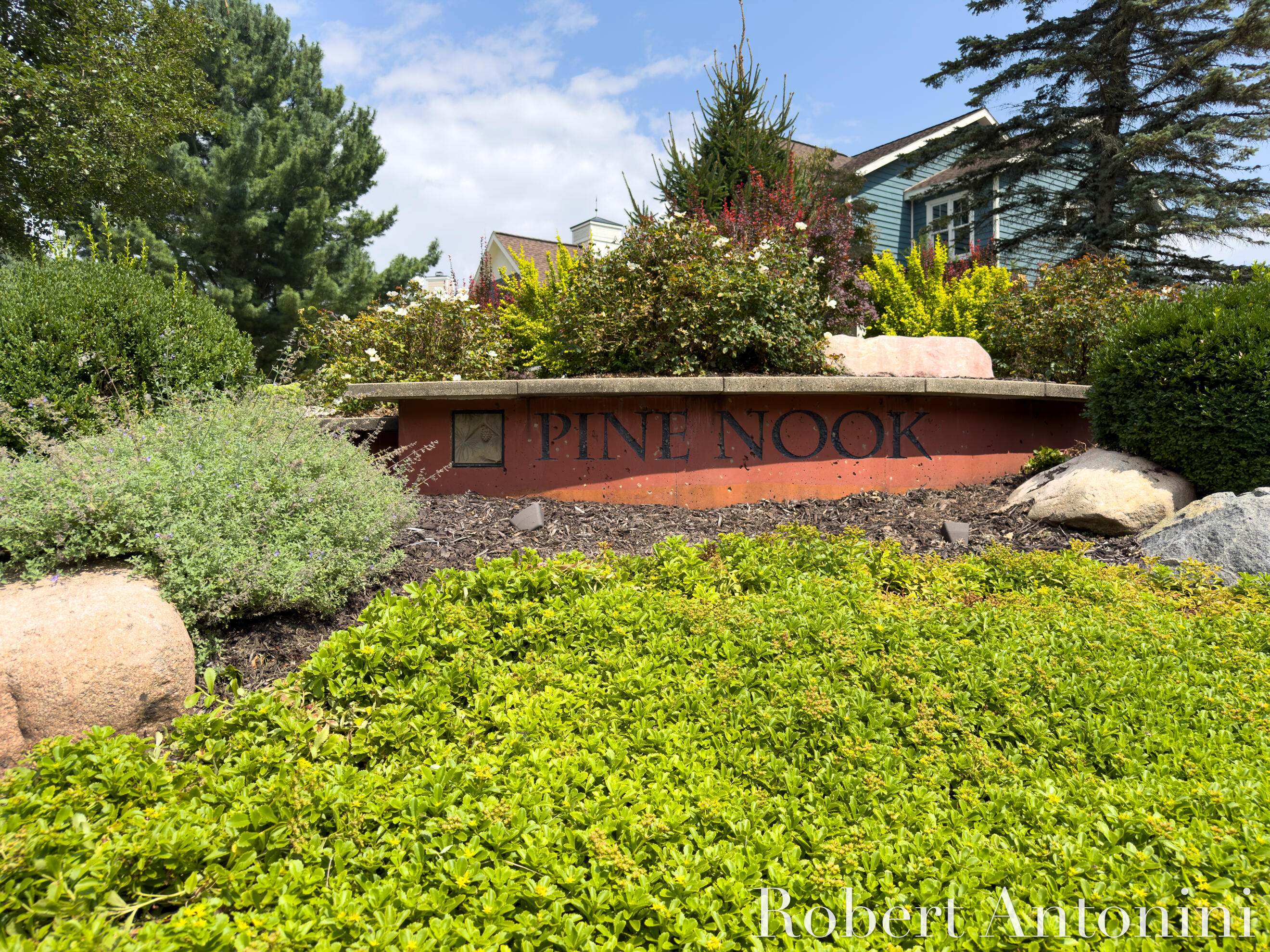 2025 Pine Nook Court NE Grand Rapids MI 49525