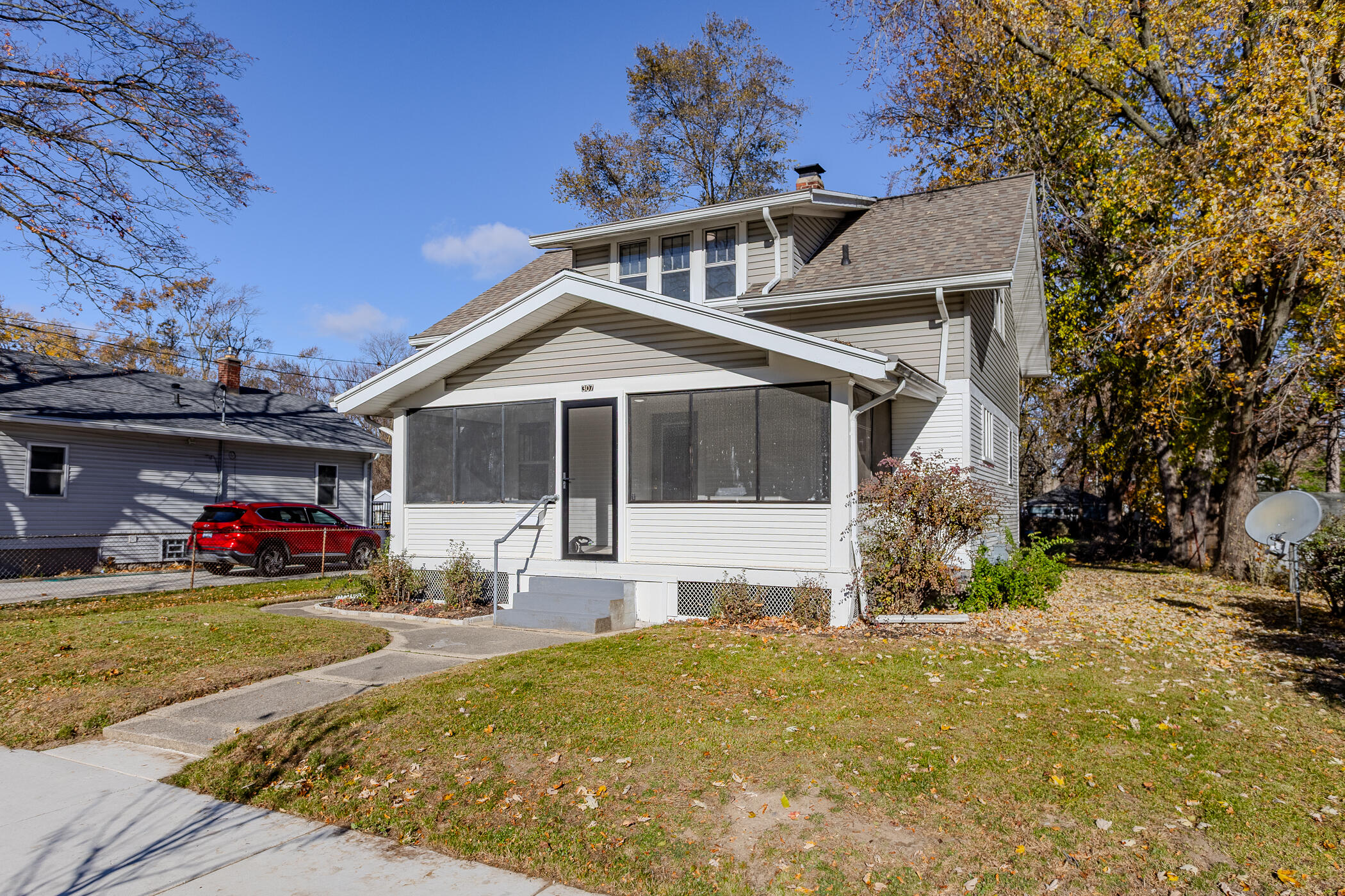 307 Ridgewood Street SE Grand Rapids MI 49548