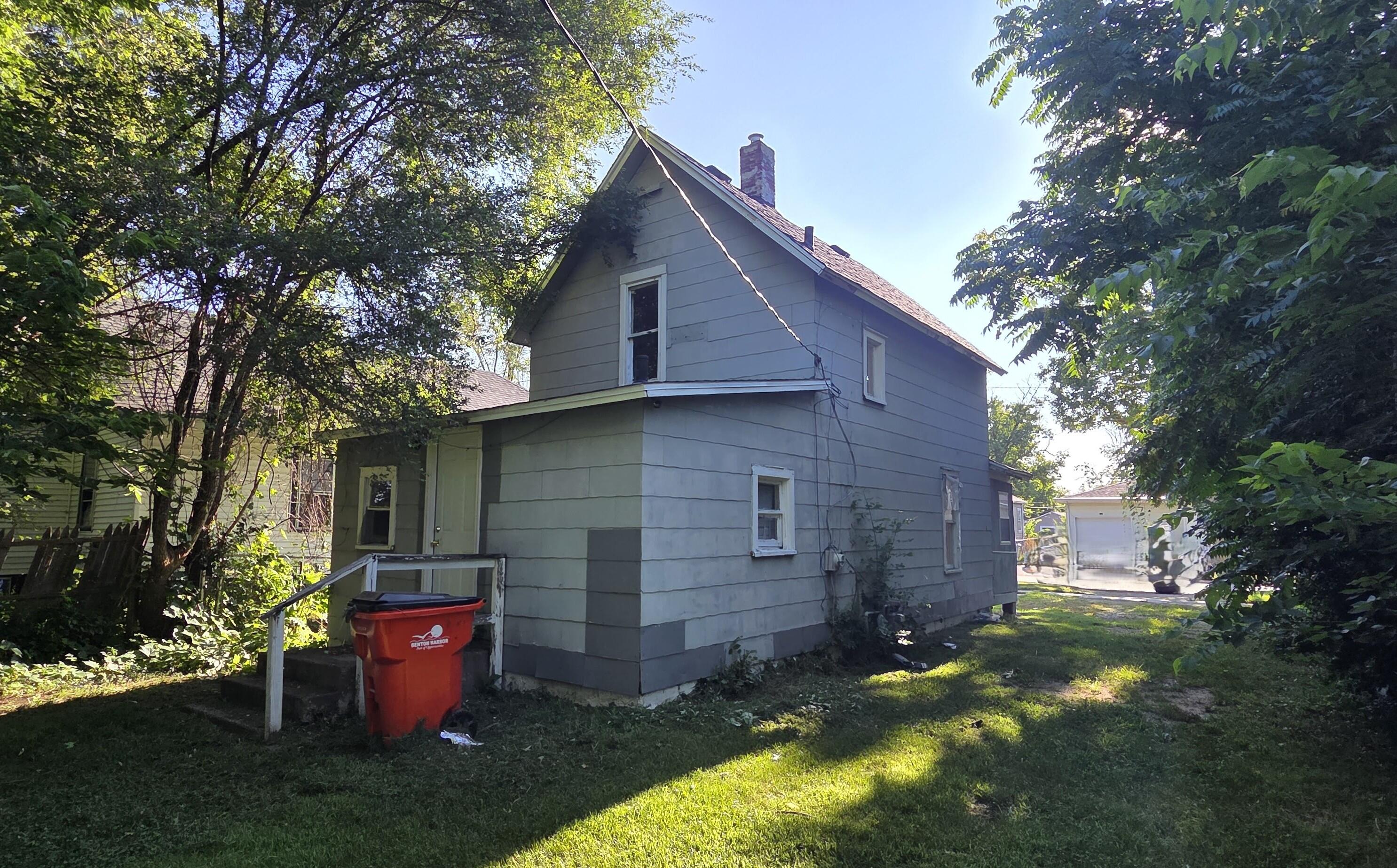 1084 Hurd Avenue Benton Harbor MI 49022