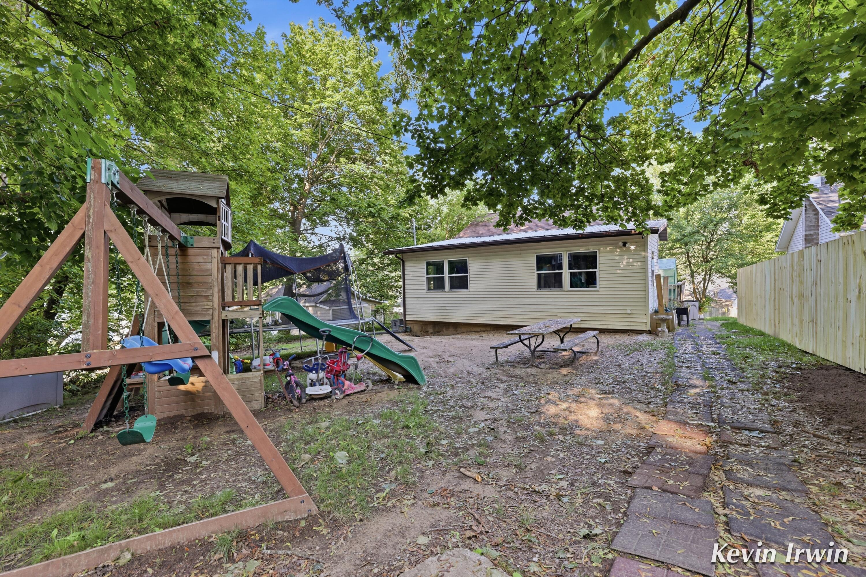 6780 Tulare Avenue NE Rockford MI 49341