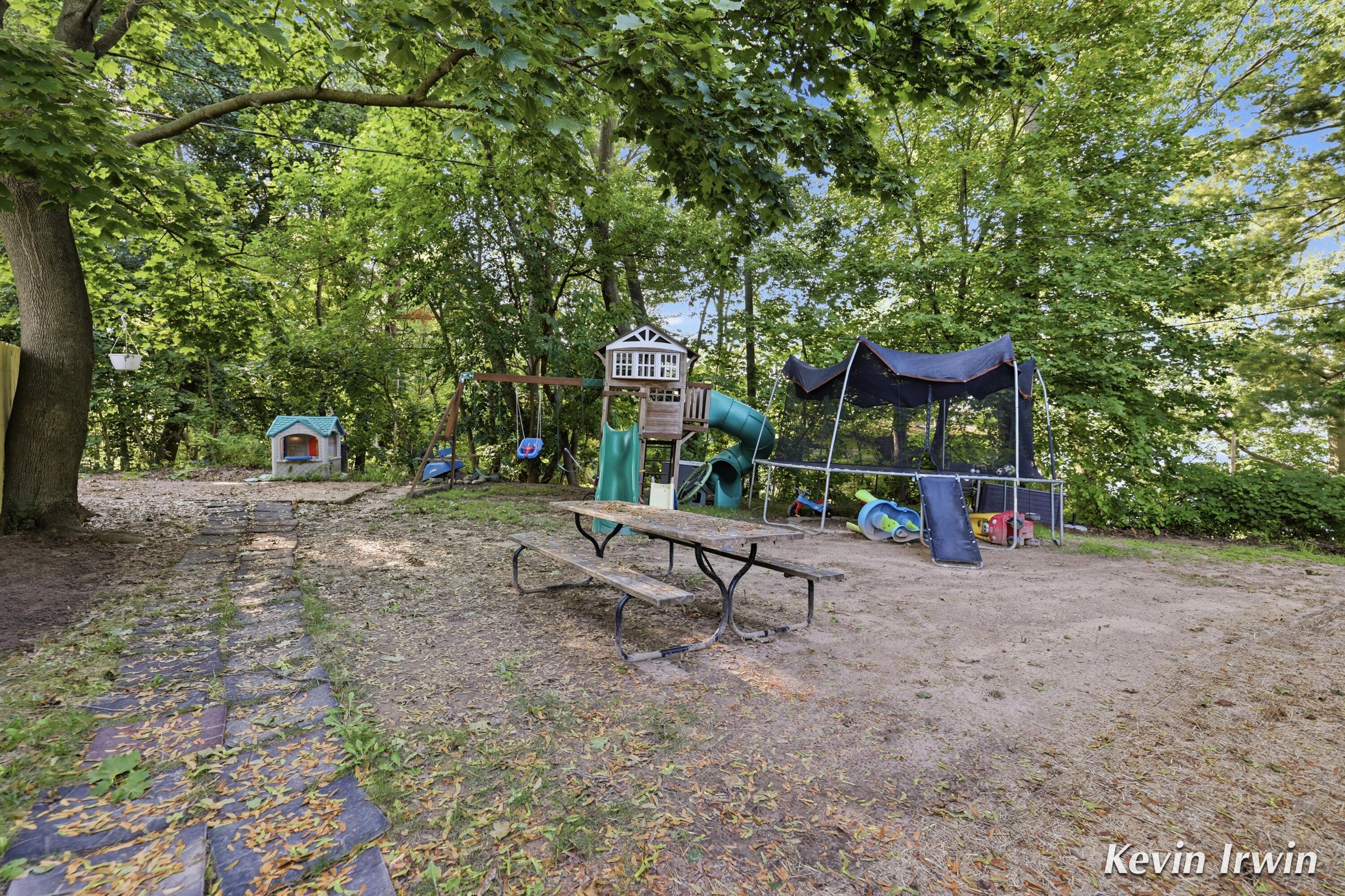 6780 Tulare Avenue NE Rockford MI 49341