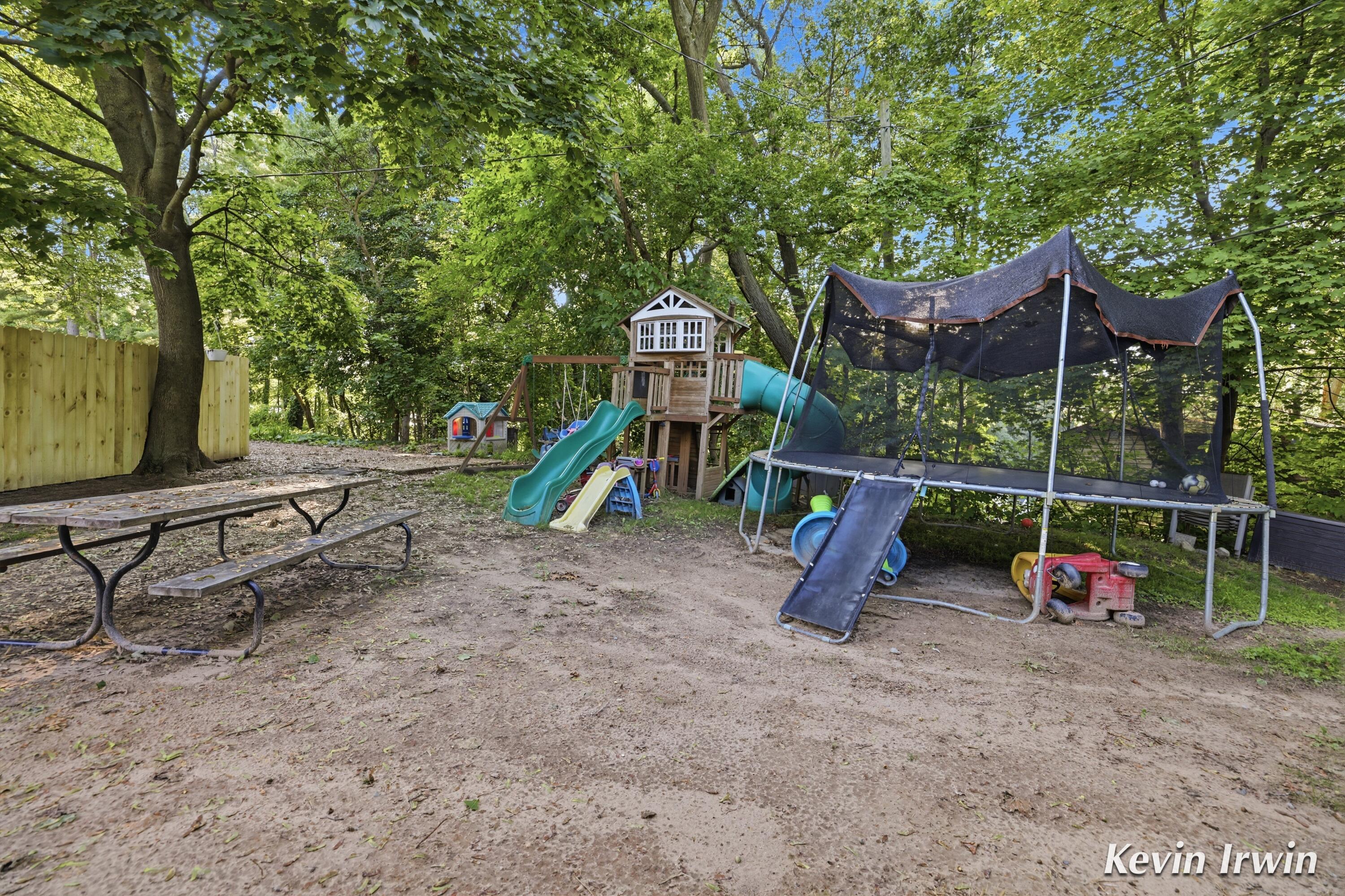 6780 Tulare Avenue NE Rockford MI 49341