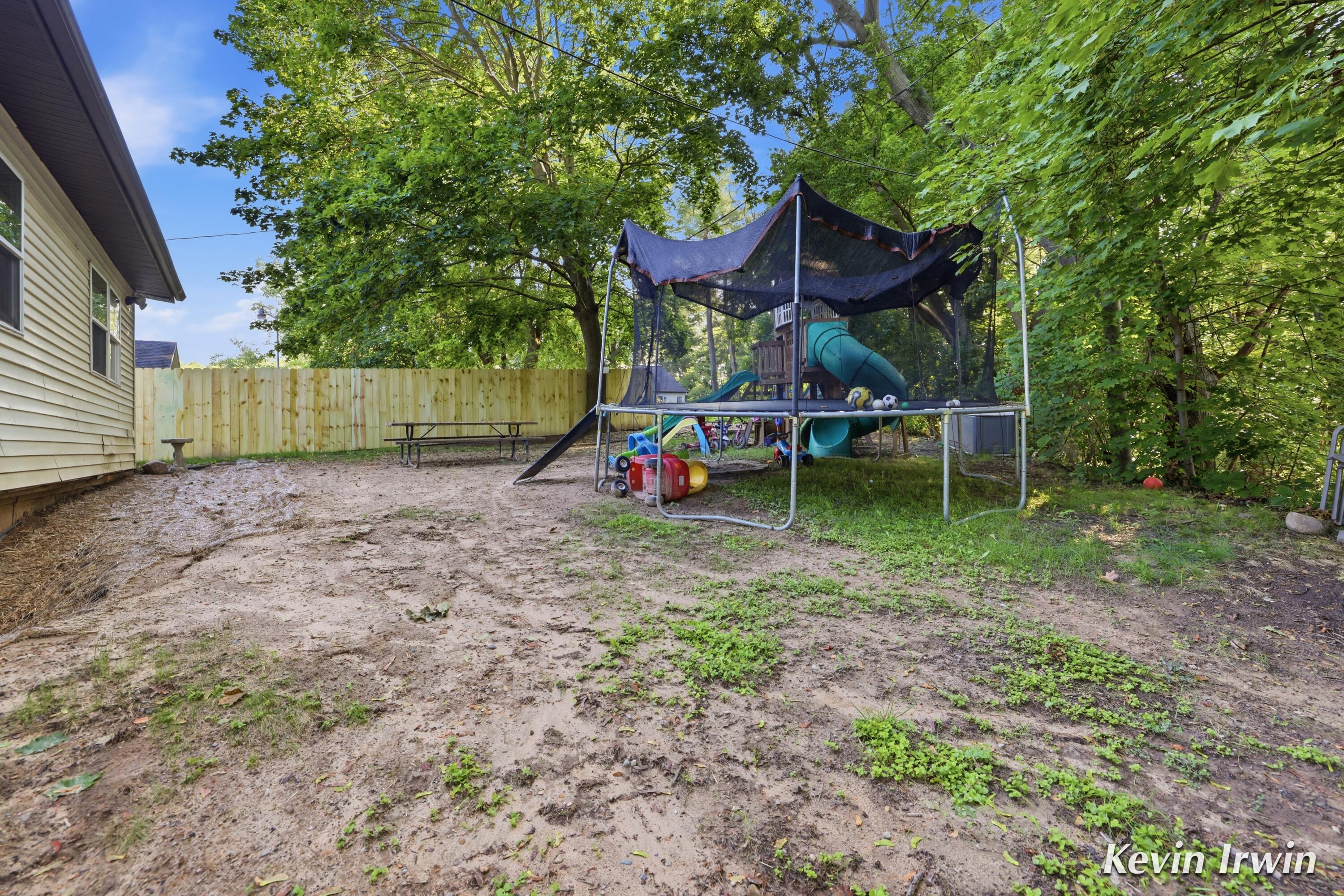 6780 Tulare Avenue NE Rockford MI 49341