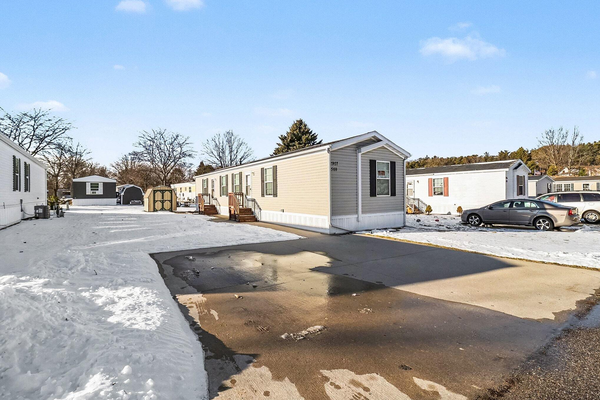 2907 N Sandy Drive Ludington MI 49431