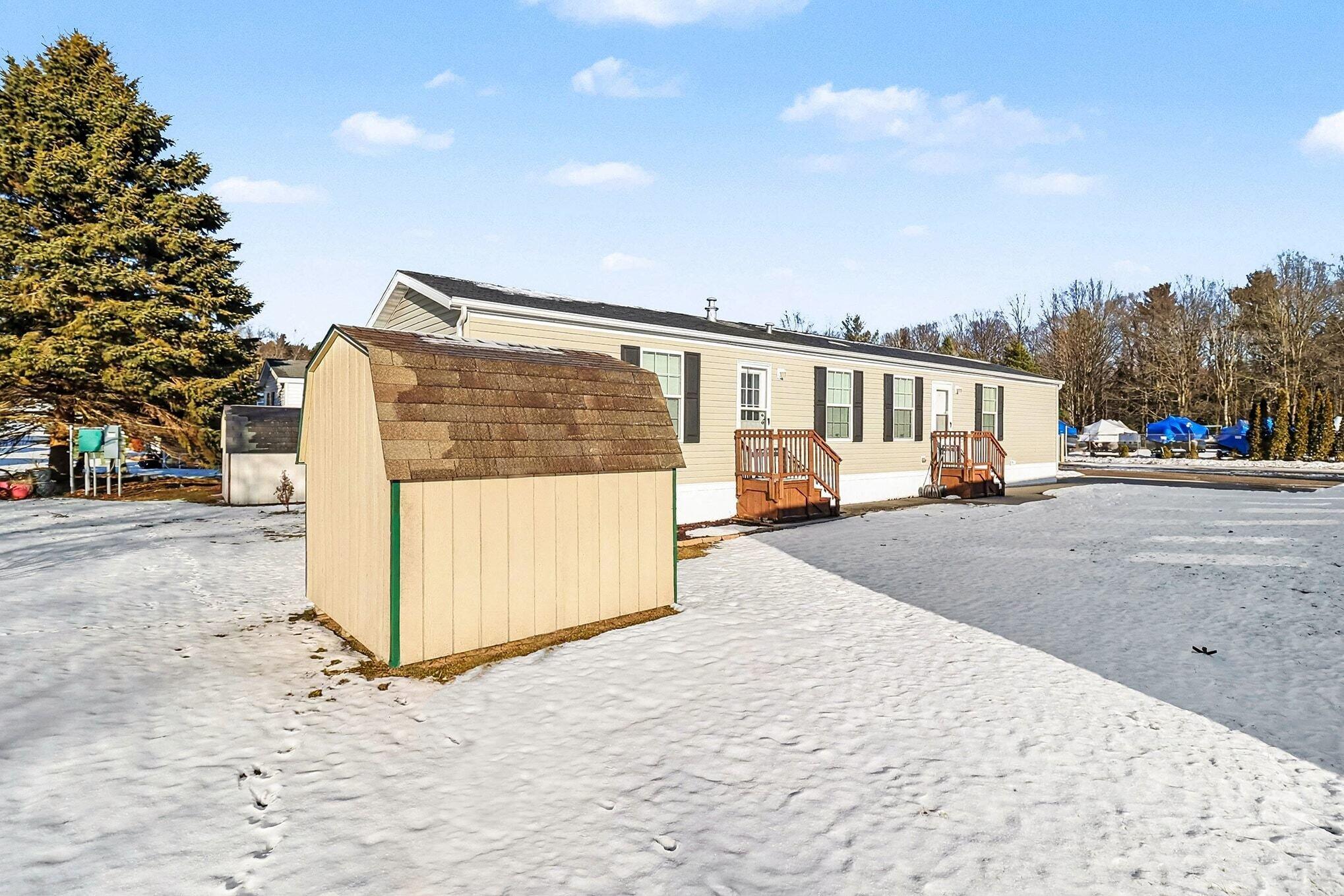 2907 N Sandy Drive Ludington MI 49431