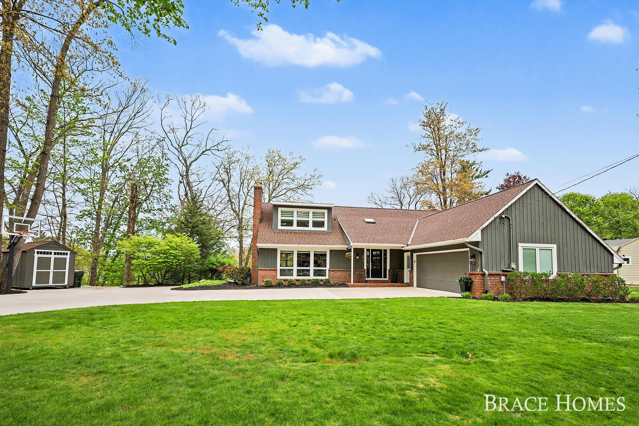 2793 Cascade Springs Drive SE Grand Rapids MI 49546