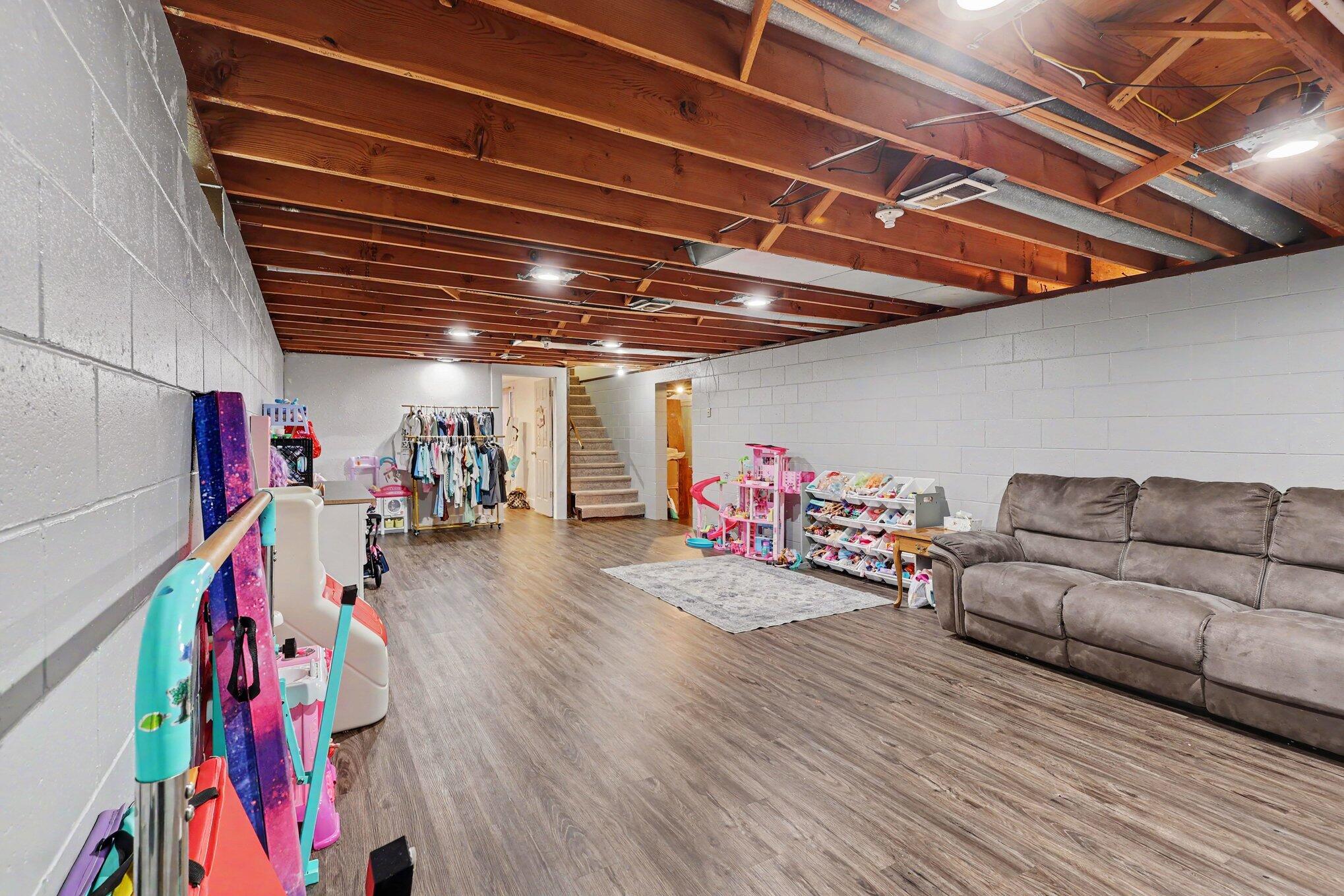 1830 Kings Court Muskegon MI 49445