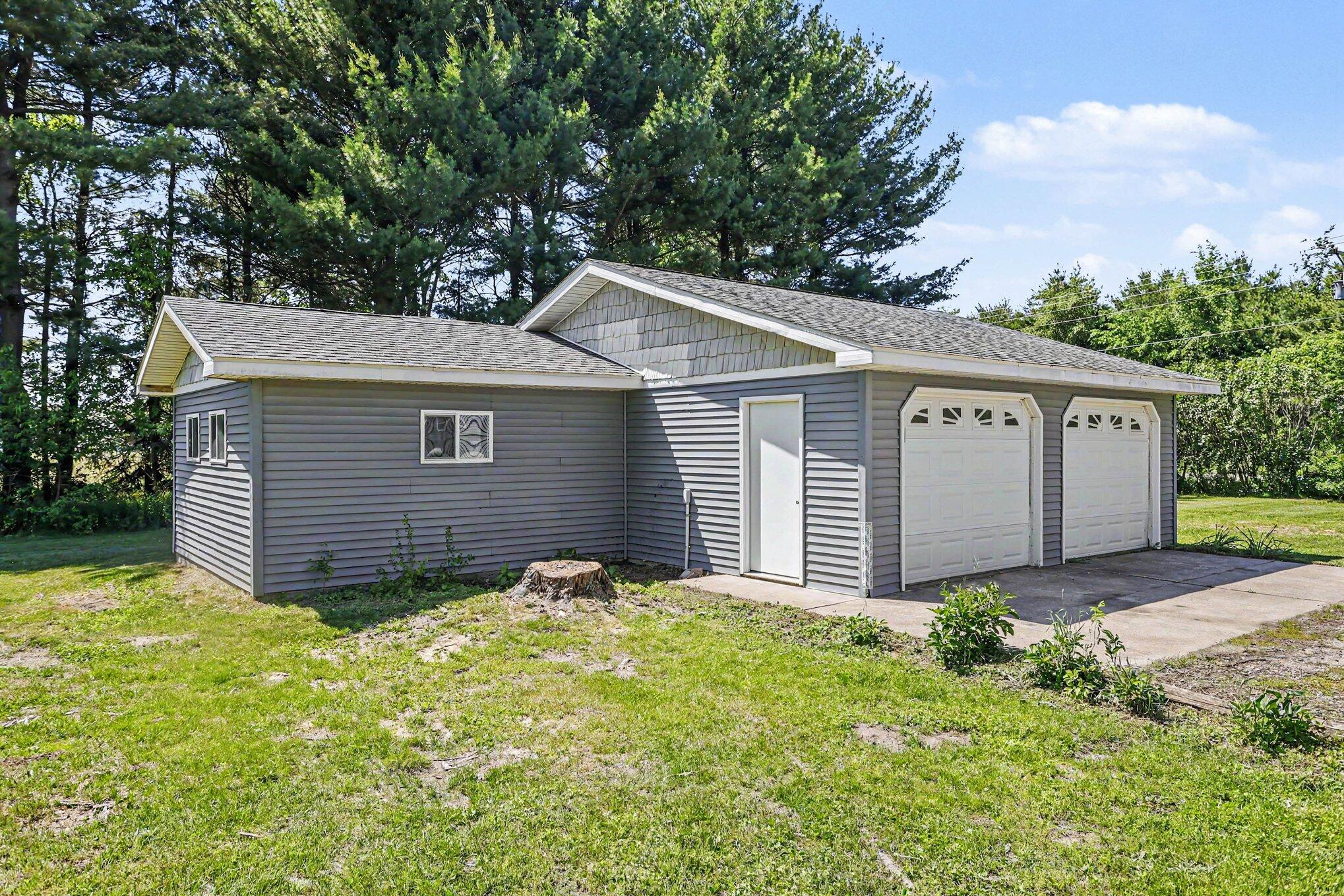 22111 Dutch Settlement Street Cassopolis MI 49031