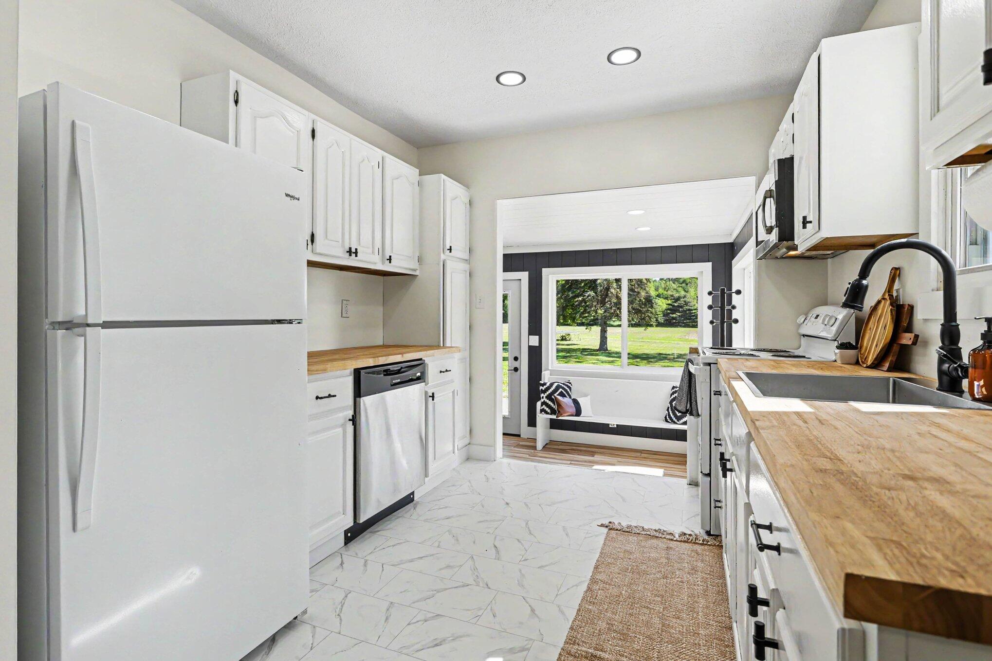 22111 Dutch Settlement Street Cassopolis MI 49031
