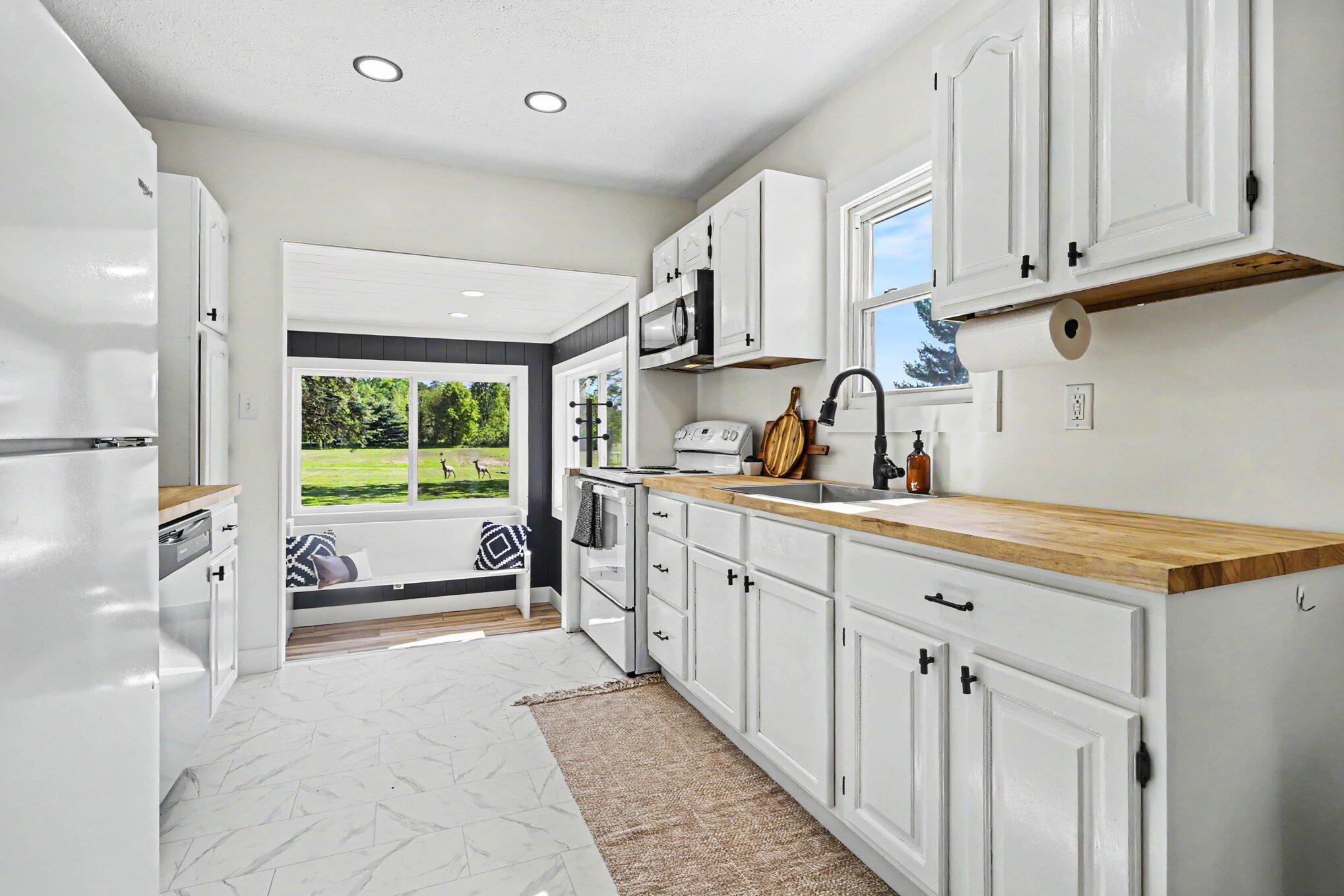22111 Dutch Settlement Street Cassopolis MI 49031
