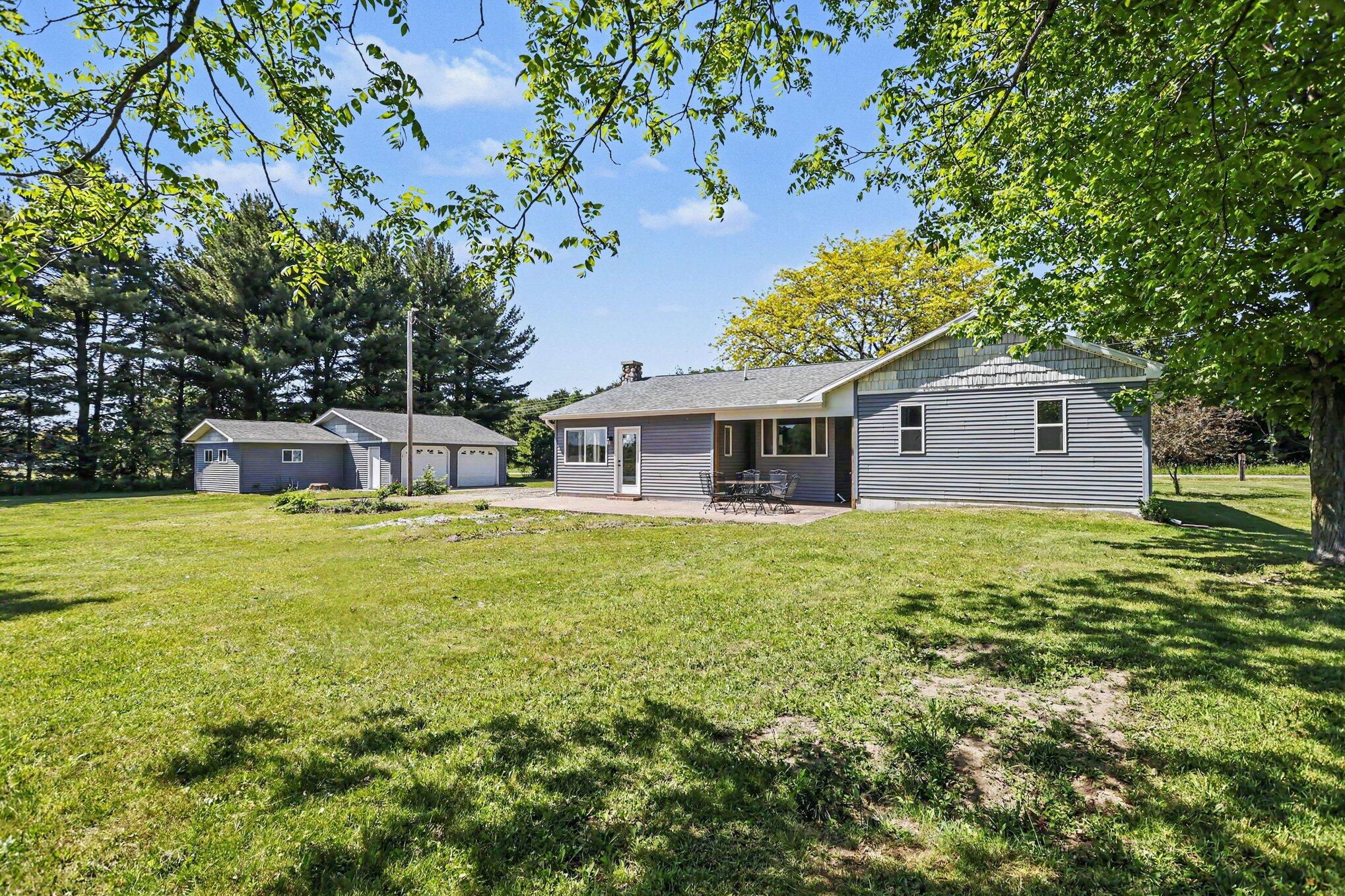 22111 Dutch Settlement Street Cassopolis MI 49031