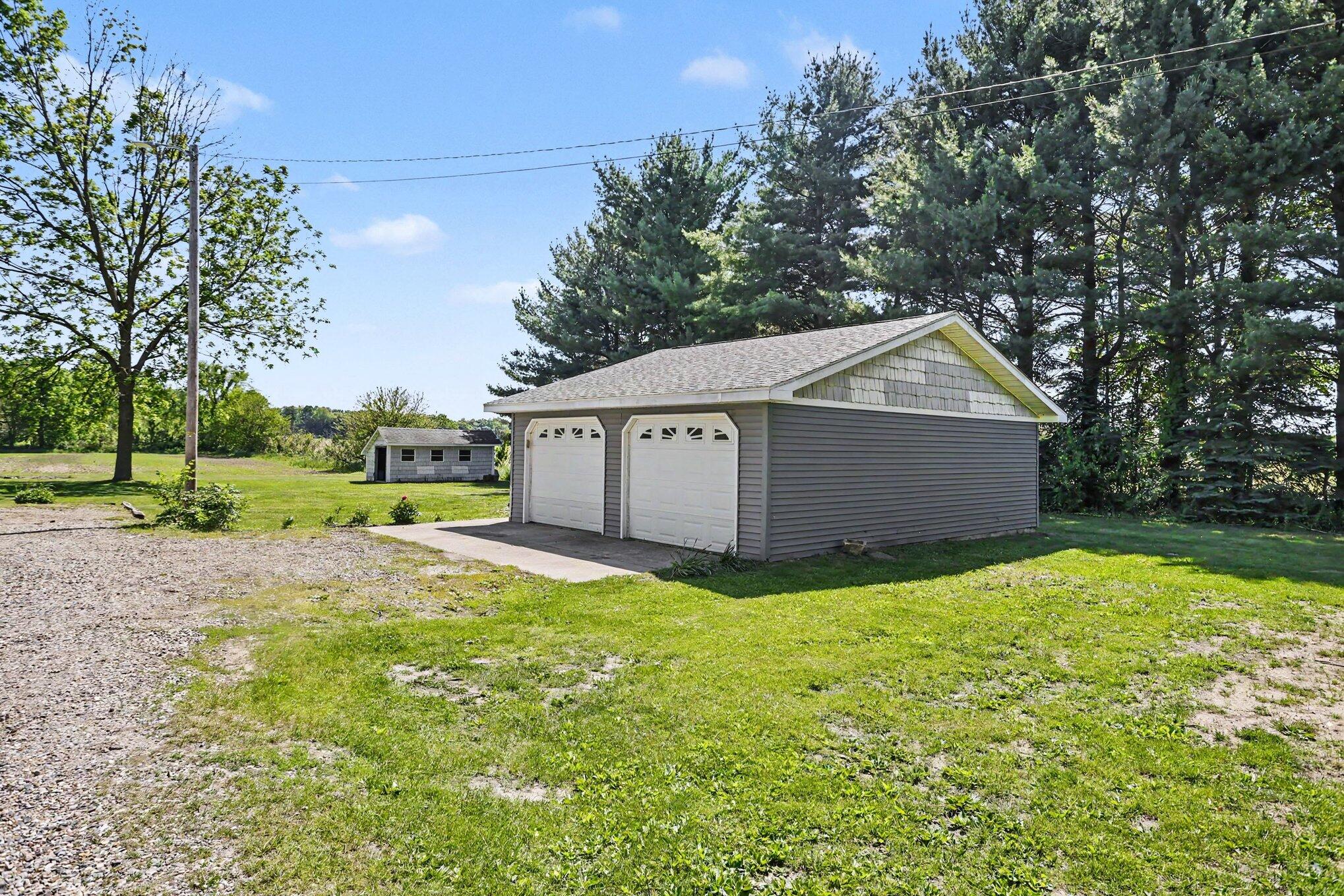 22111 Dutch Settlement Street Cassopolis MI 49031