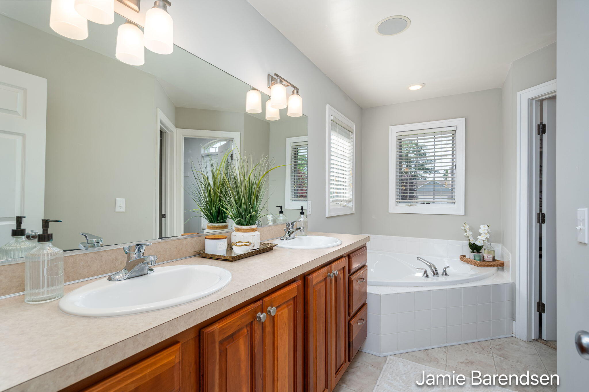 3521 Sunrise Lane NW Grand Rapids MI 49534
