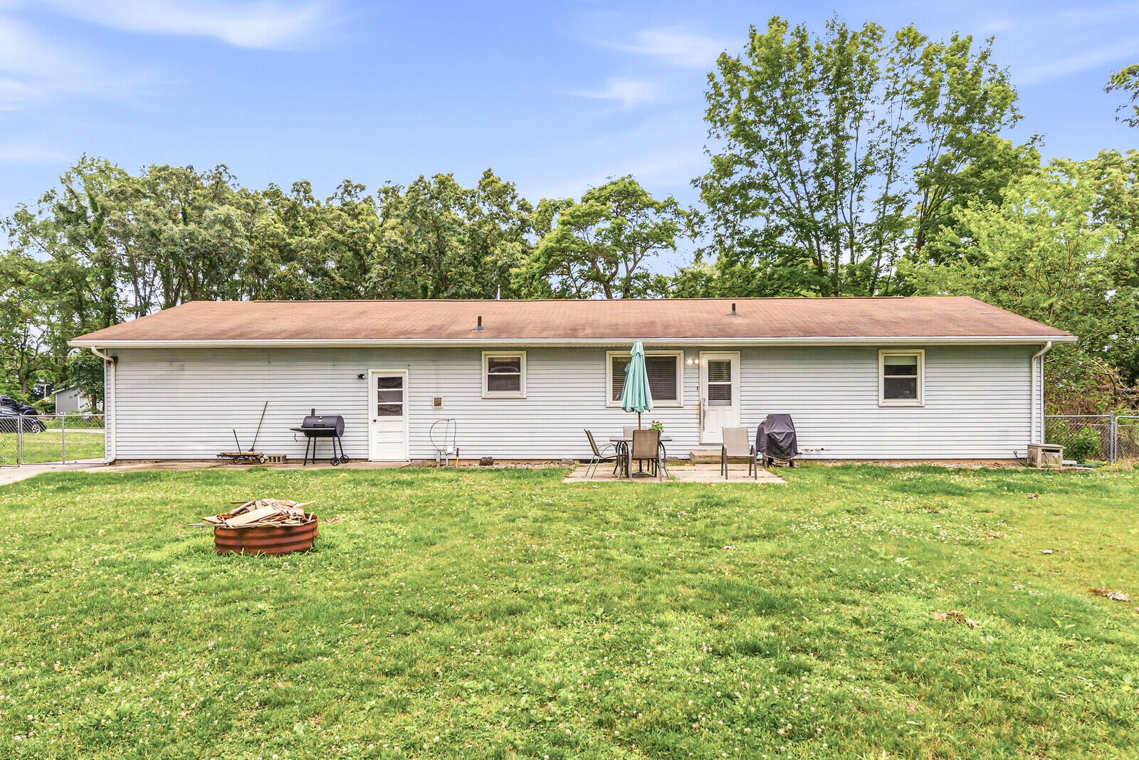 68850 3rd Street Edwardsburg MI 49112