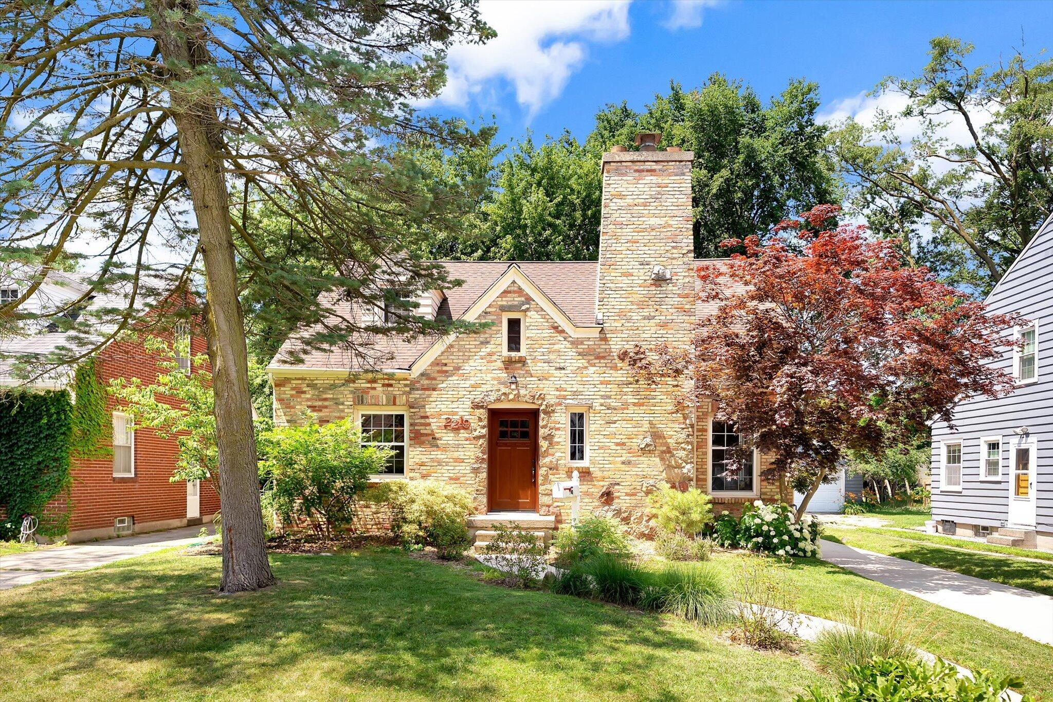 2219 College Avenue SE Grand Rapids MI 49507