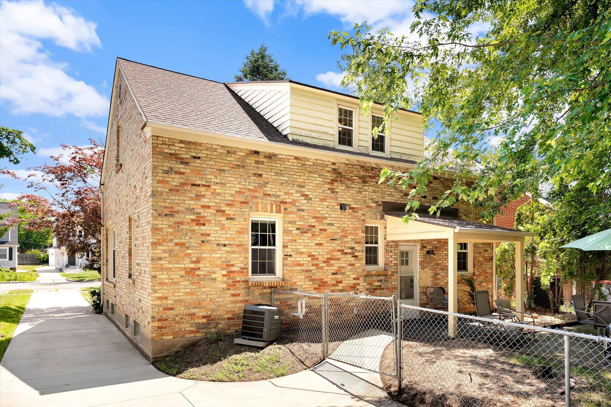 2219 College Avenue SE Grand Rapids MI 49507