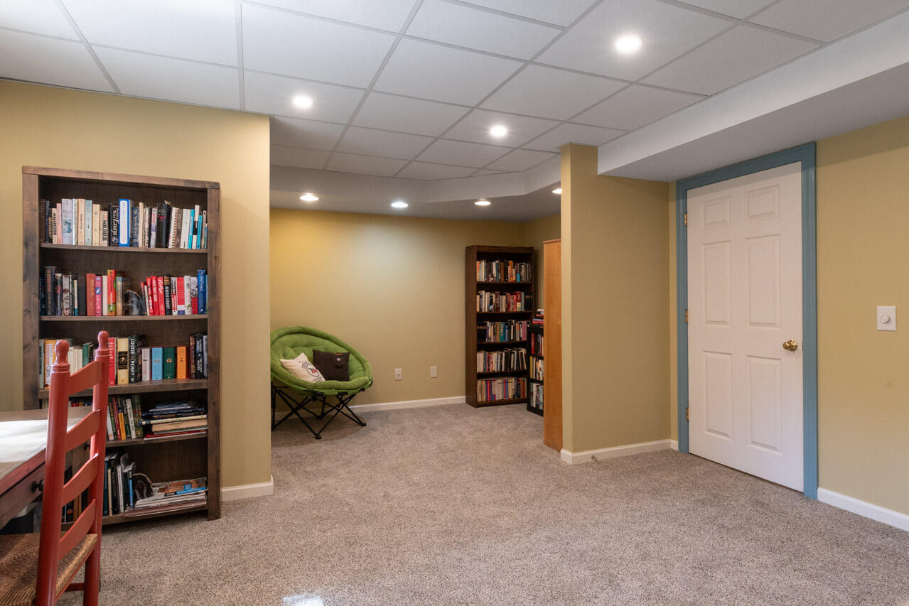 6281 Rose Arbour Avenue Kalamazoo MI 49009